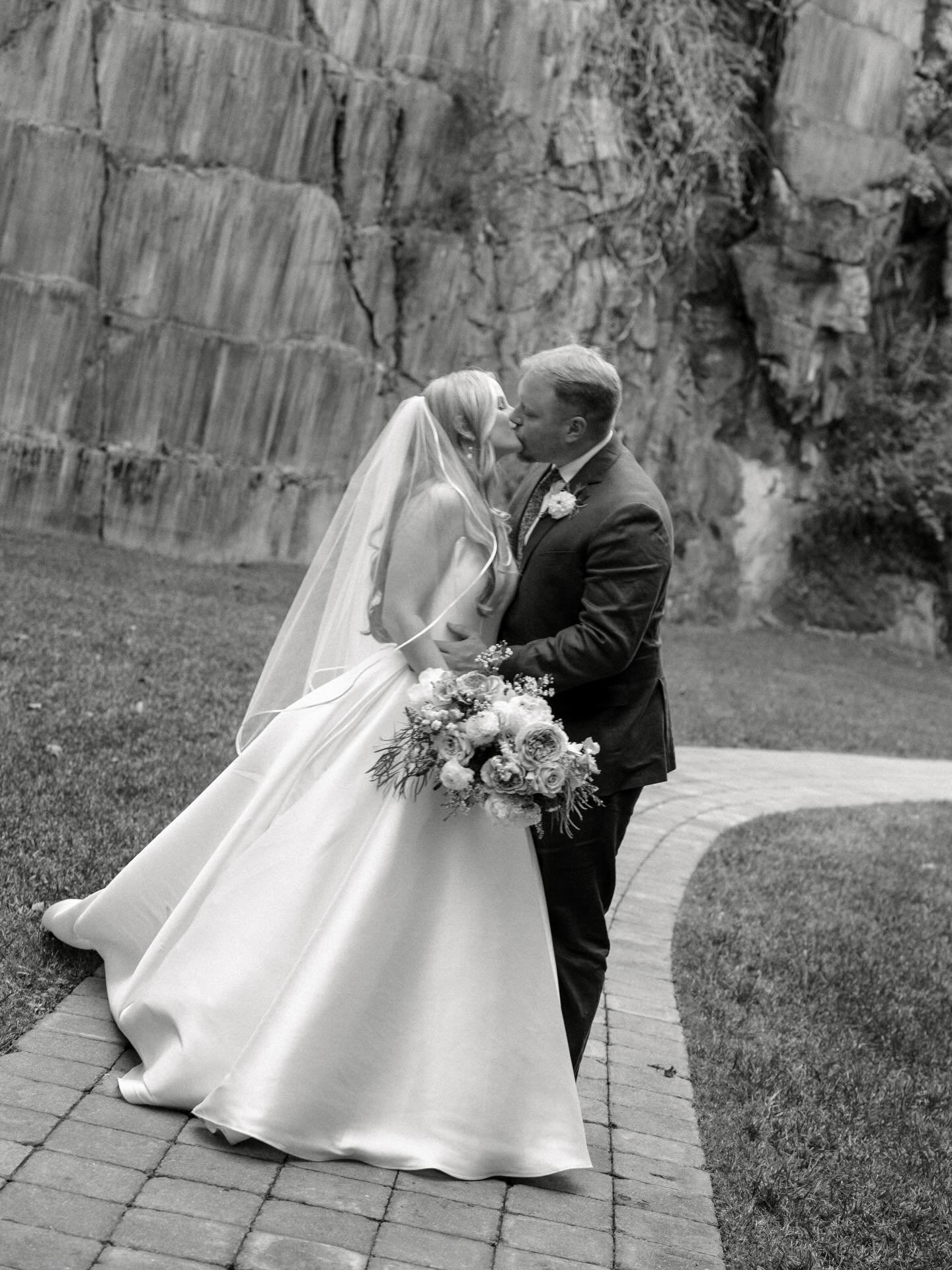 A day as beautiful as Elaina &amp; Samuel&rsquo;s seems impossible to fully tell the story of in a 20 photo limit Instagram post, but here are a few favorites that I&rsquo;ve been eager to share. ❤️

Planning: @theexclusive_planninganddesign 
Photogr