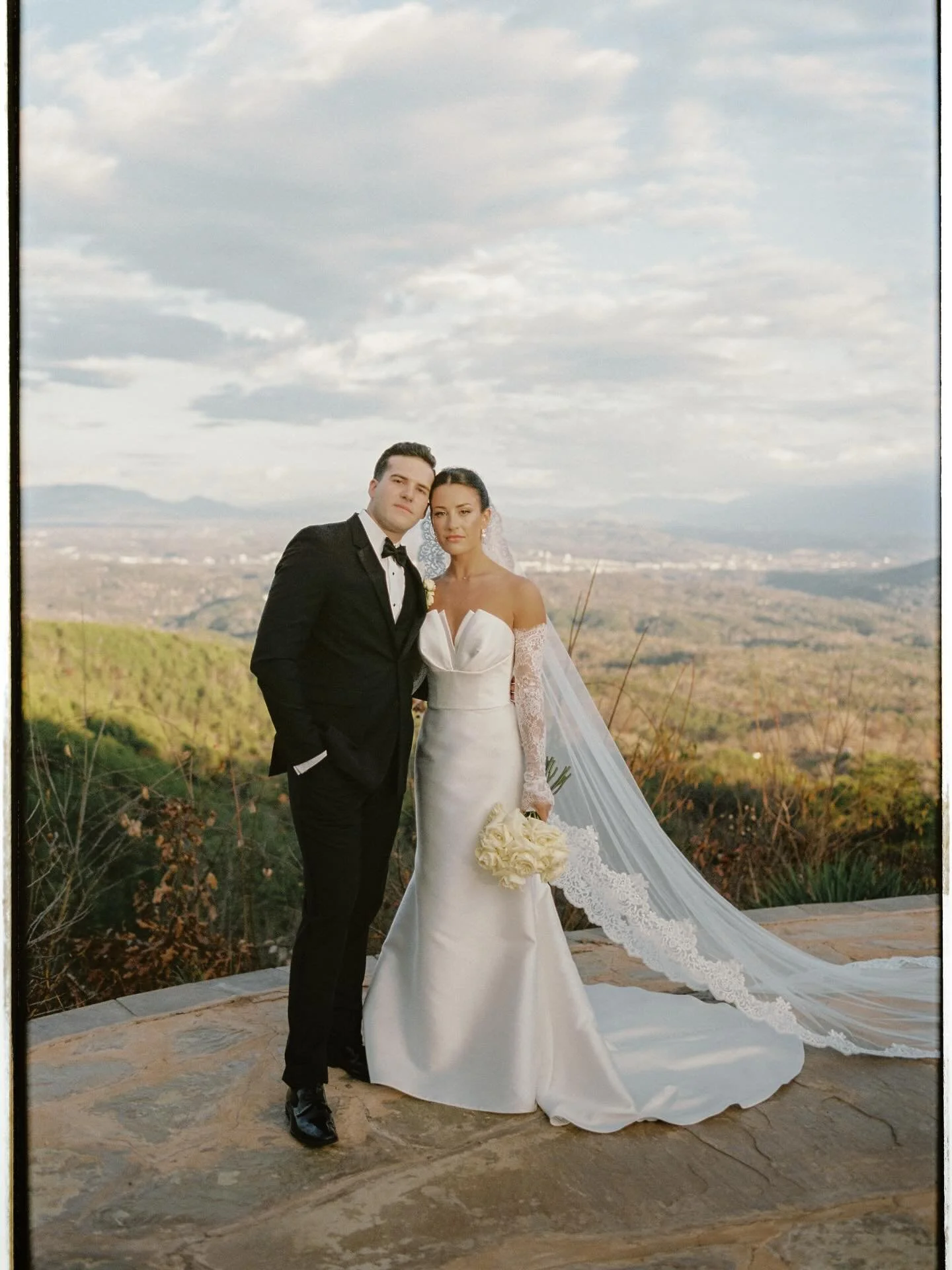 Sometimes everything just comes together just perfectly. This was one of those times, and the result was some of my favorite newlywed portraits to date. 

Mix of digital &amp; film. ✨

Planning: @lakelin_everlyandco at @everly_andco
Photography: @tor