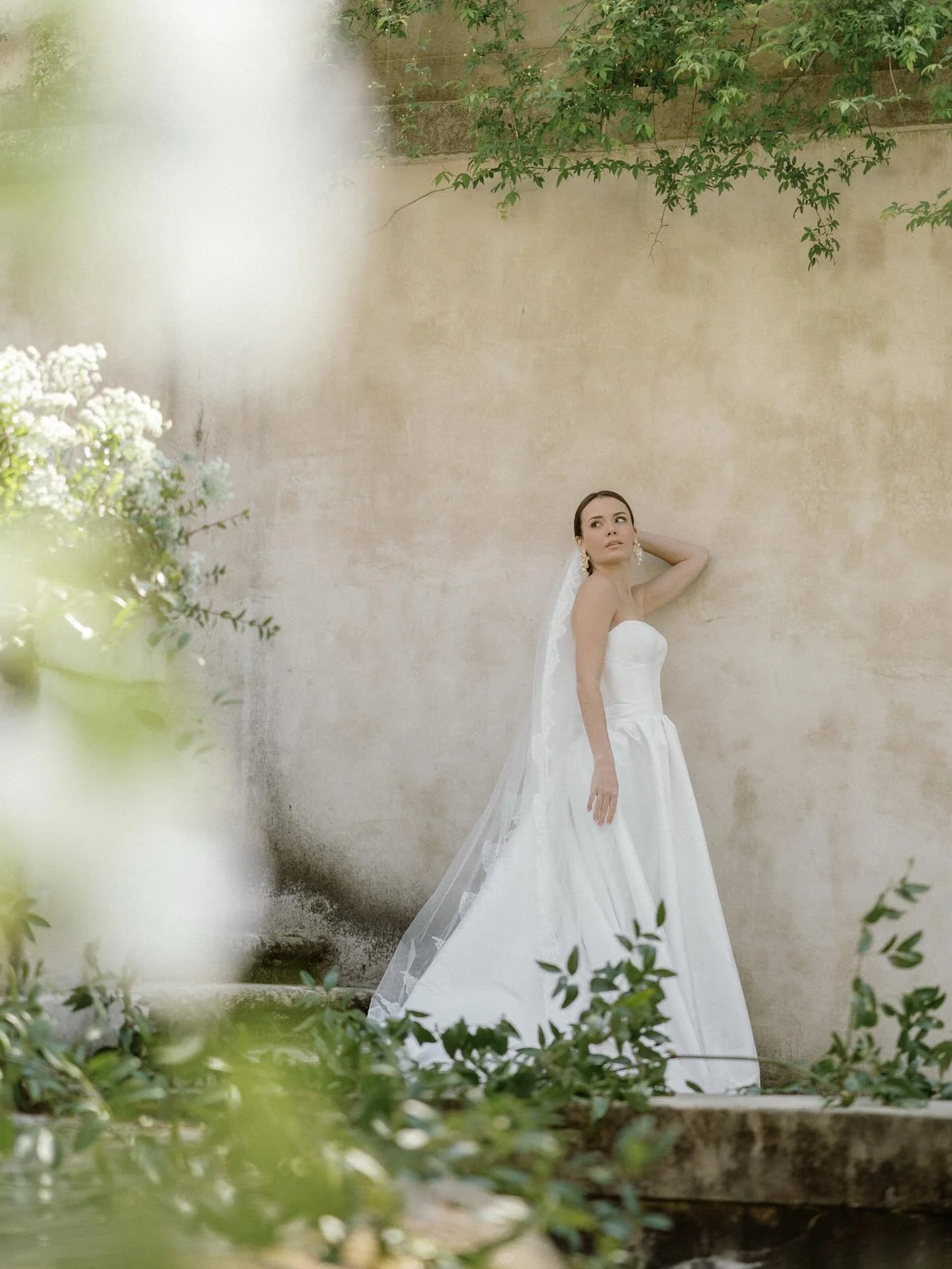 The bridals of my dreams 💭

Host: @styledshootsacrossamerica
Planning: @heatherbengeofficial
Photography: @torilynnephoto 
Venue: @ahcweddings
Flowers: @intrigueteaches workshop led by @intrigue_designs
Floral Co-host: @lush_design_studio_
Productio