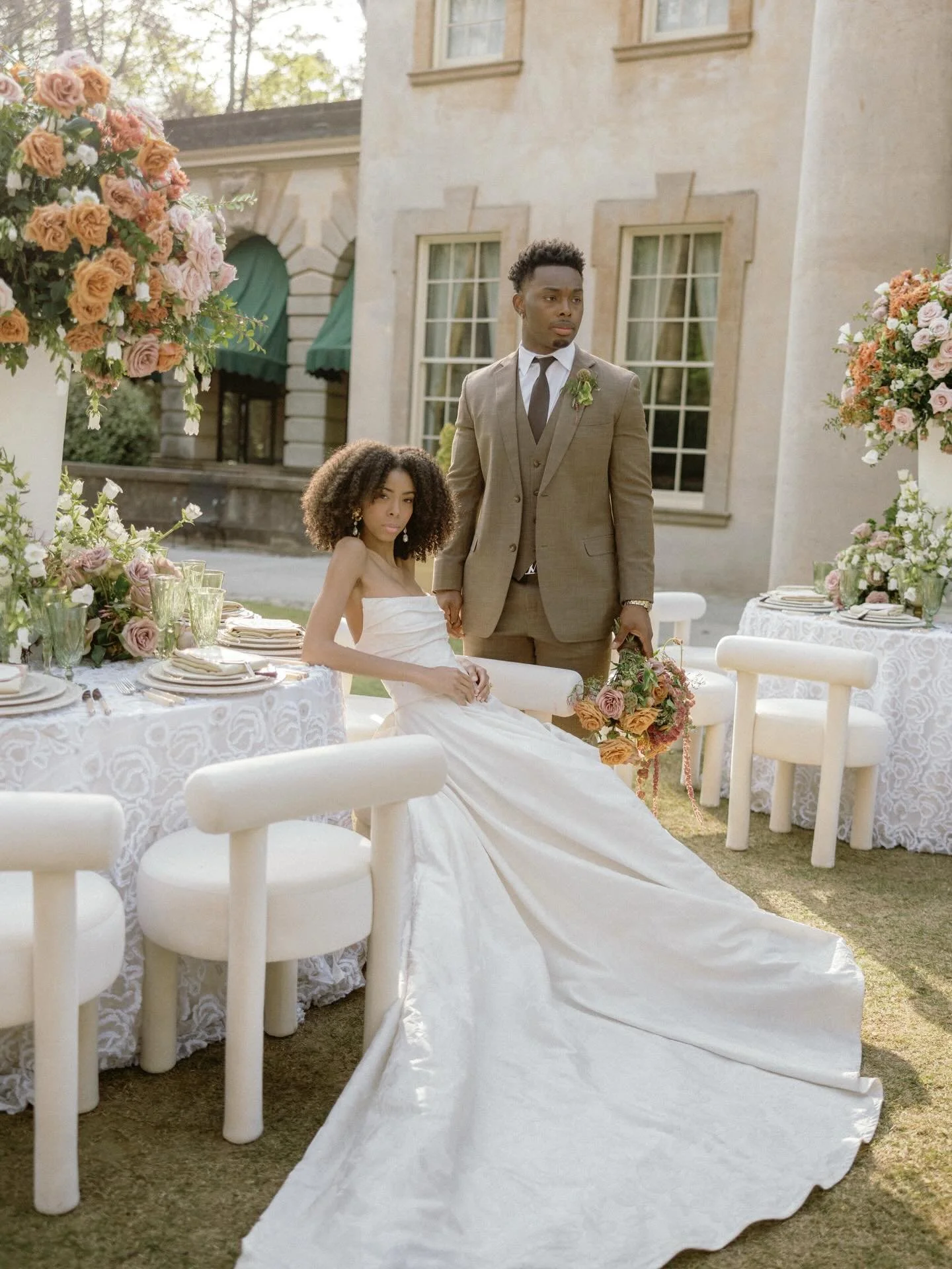 A spring dream. 🌸

Host: @styledshootsacrossamerica
Planning: @heatherbengeofficial
Venue: @ahcweddings
Floral Co-host: @lush_design_studio_
Flowers: @intrigueteaches workshop led by @intrigue_designs
Production Partner: @lemigamethod
Hair &amp; Mak
