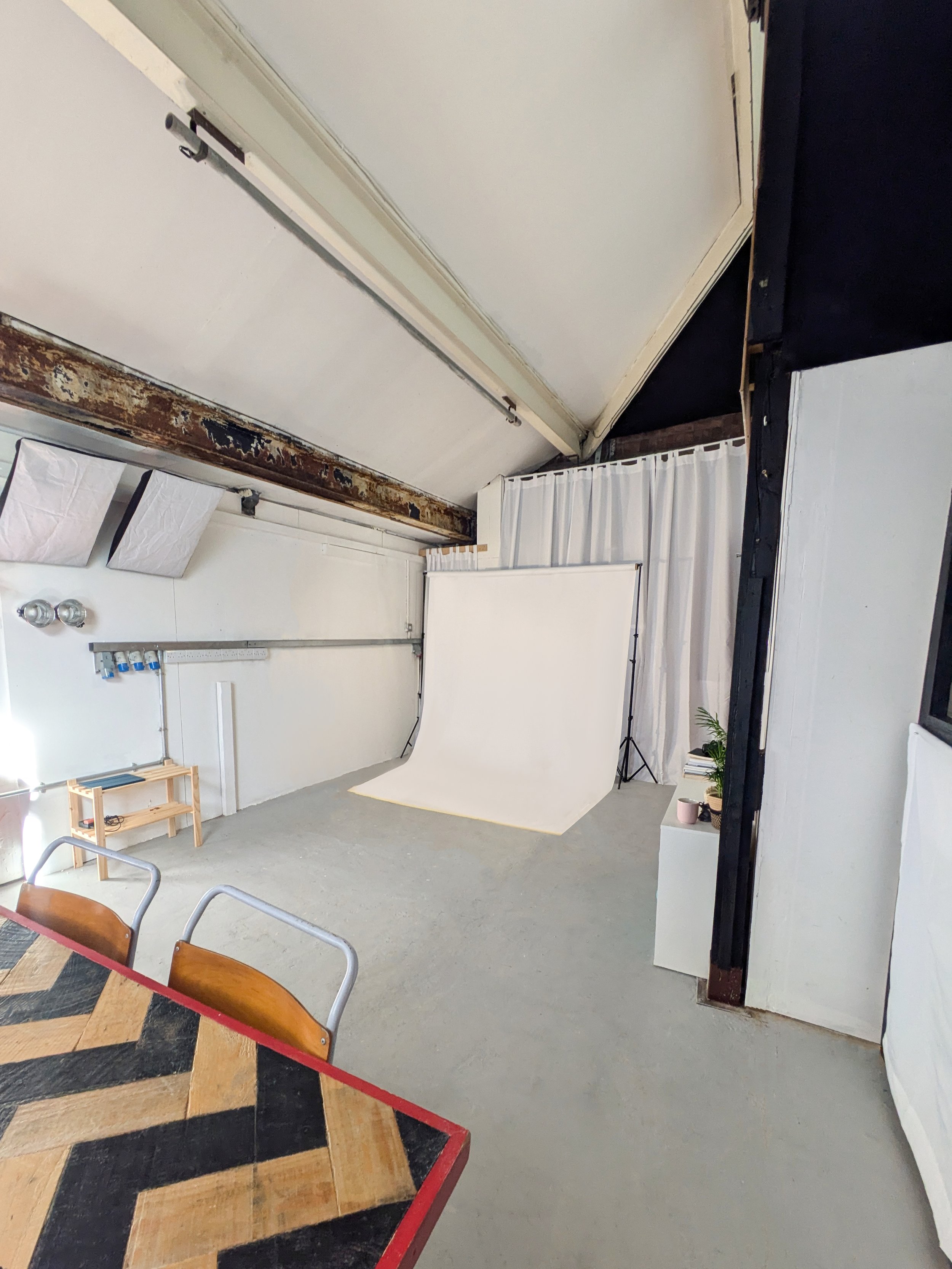 studiopic_01.jpg