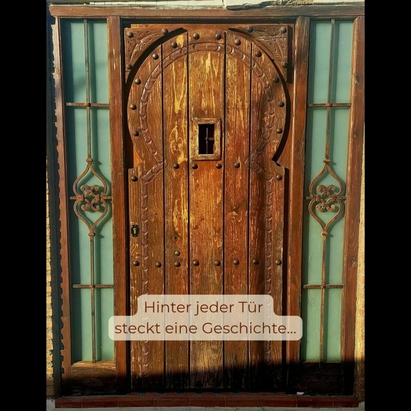 Manchmal sind es nicht die gro&szlig;en Monumente, die in Erinnerung bleiben, sondern die kleinen Details am Wegesrand. 🏛️

Diese T&uuml;ren sind uns auf unseren Reisen durch Spanien begegnet: offen, verschlossen, bemalt oder verwittert... Aber jede