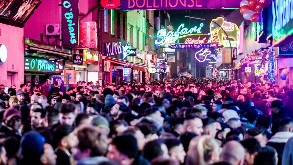 Discover the Reeperbahn: Top 10 Must-See Attractions in Hamburg's Iconic Entertainment District