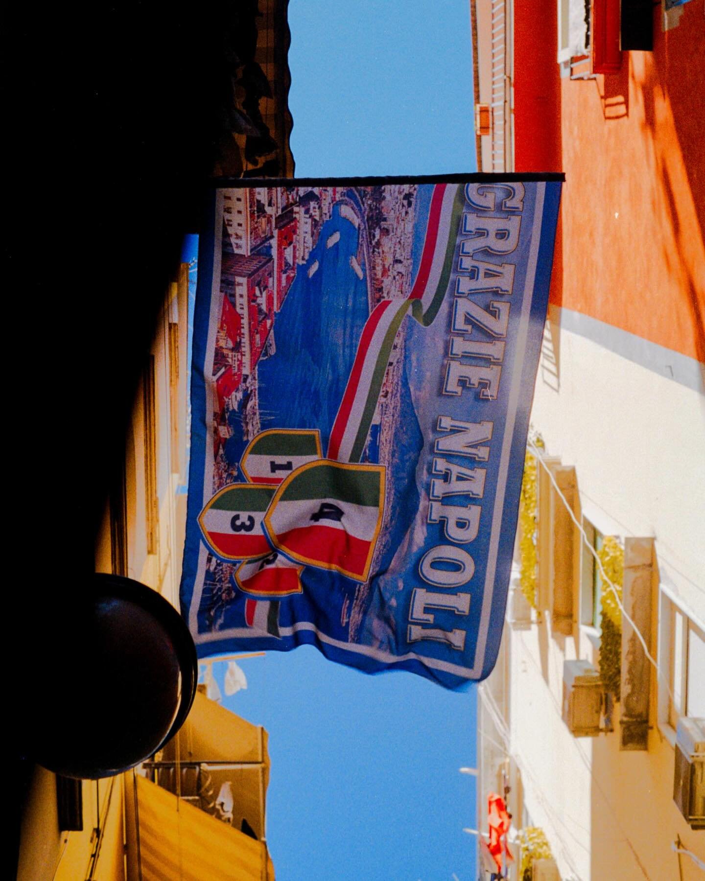 Jolies vues italiennes 
sur pellicule

💚 Olympus xa-2 + Minolta srt101 + 50mm
🤍 pellicules fra&icirc;ches et p&eacute;rim&eacute;es des ann&eacute;es 2000
❤️ scann&eacute; &agrave; la maison