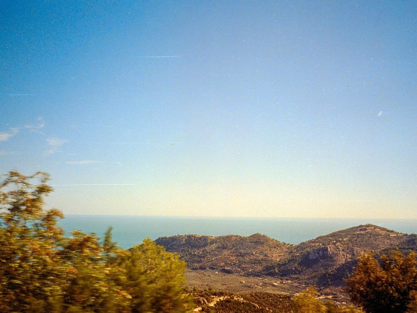 louer une voiture et partir

🏎️ @sunbath.filmlab 50D
🏁 Olympus xa-2 &agrave; pleine vitesse - scann&eacute; &agrave; la maison