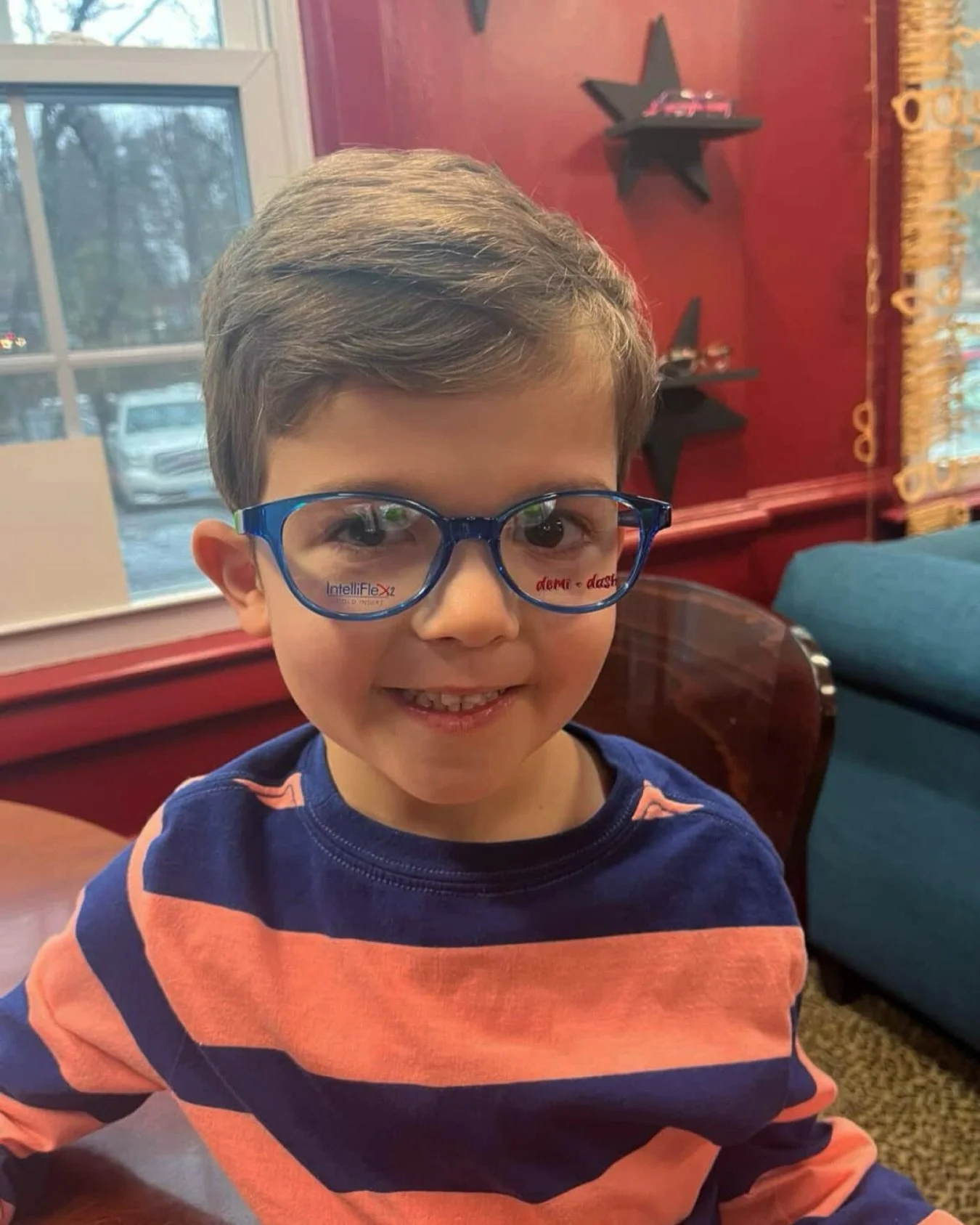HAPPY NEW YEAR🎉

Our young customer is starting the New Year off right with a fresh pair of frames✨There is nothing like a clear vision and a confident smile to start your year off!