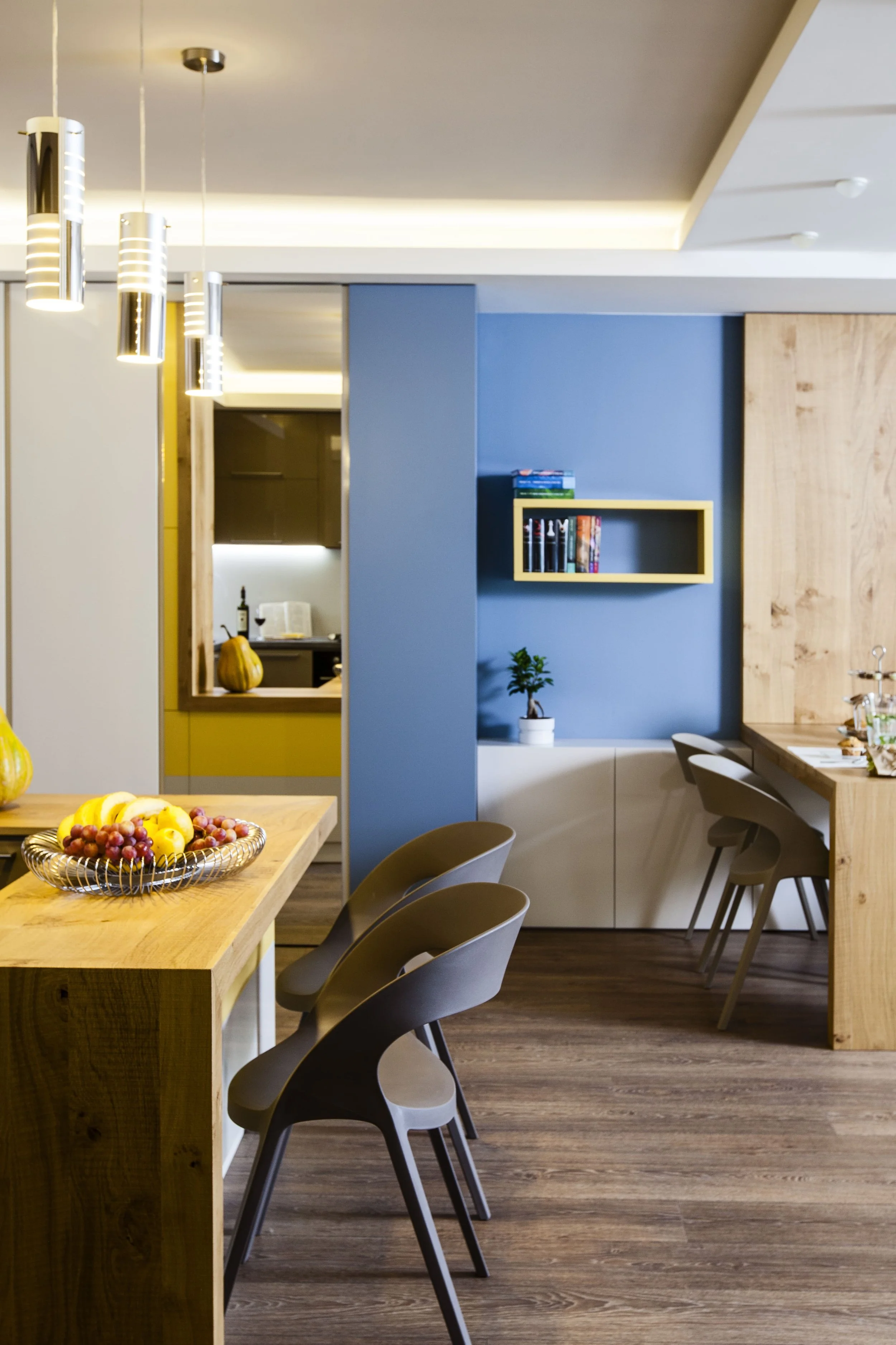 カラフルなインテリア キ⁠ッチン