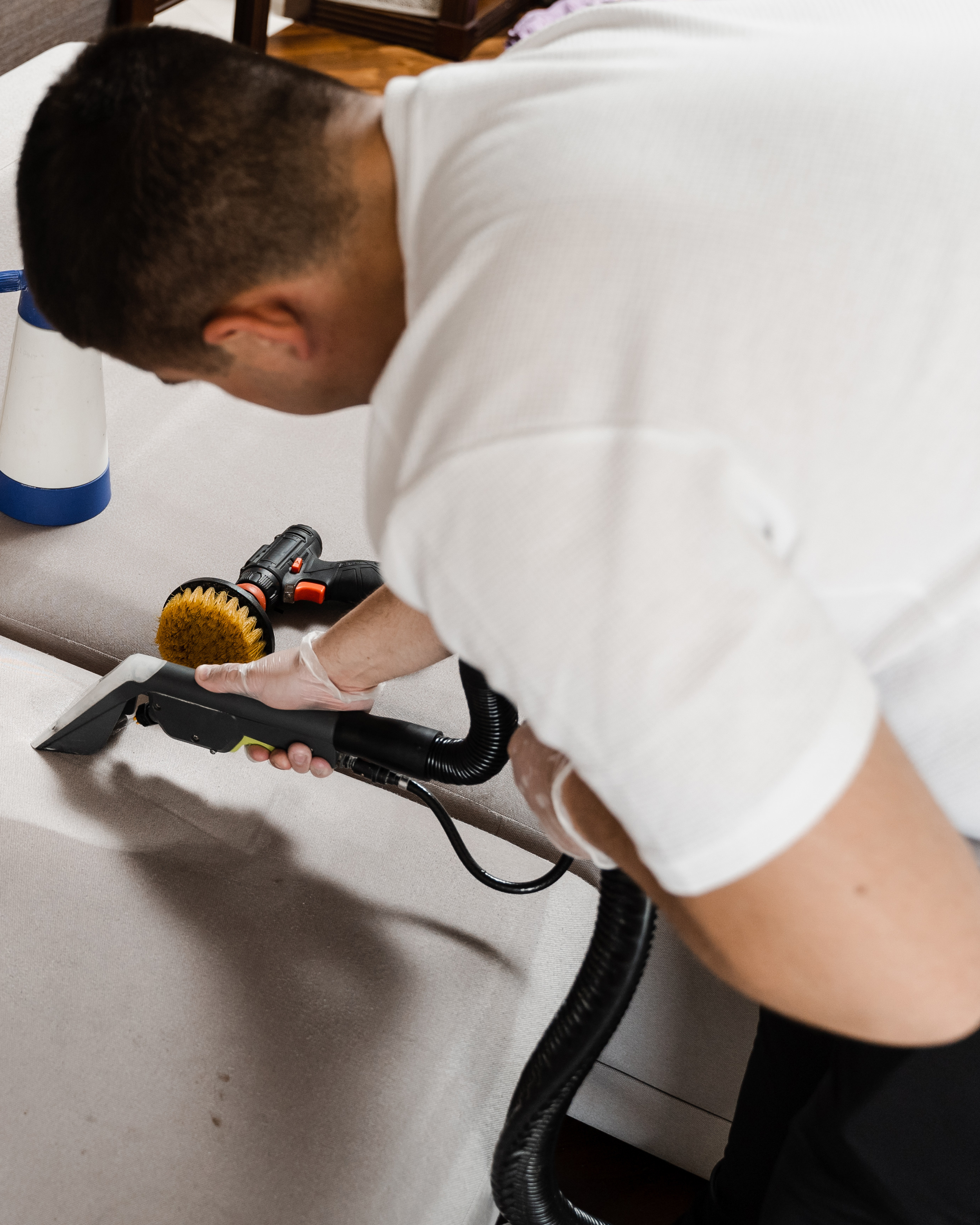 Flash Group Services_limpeza profunda e especializada de sofás_PORTO