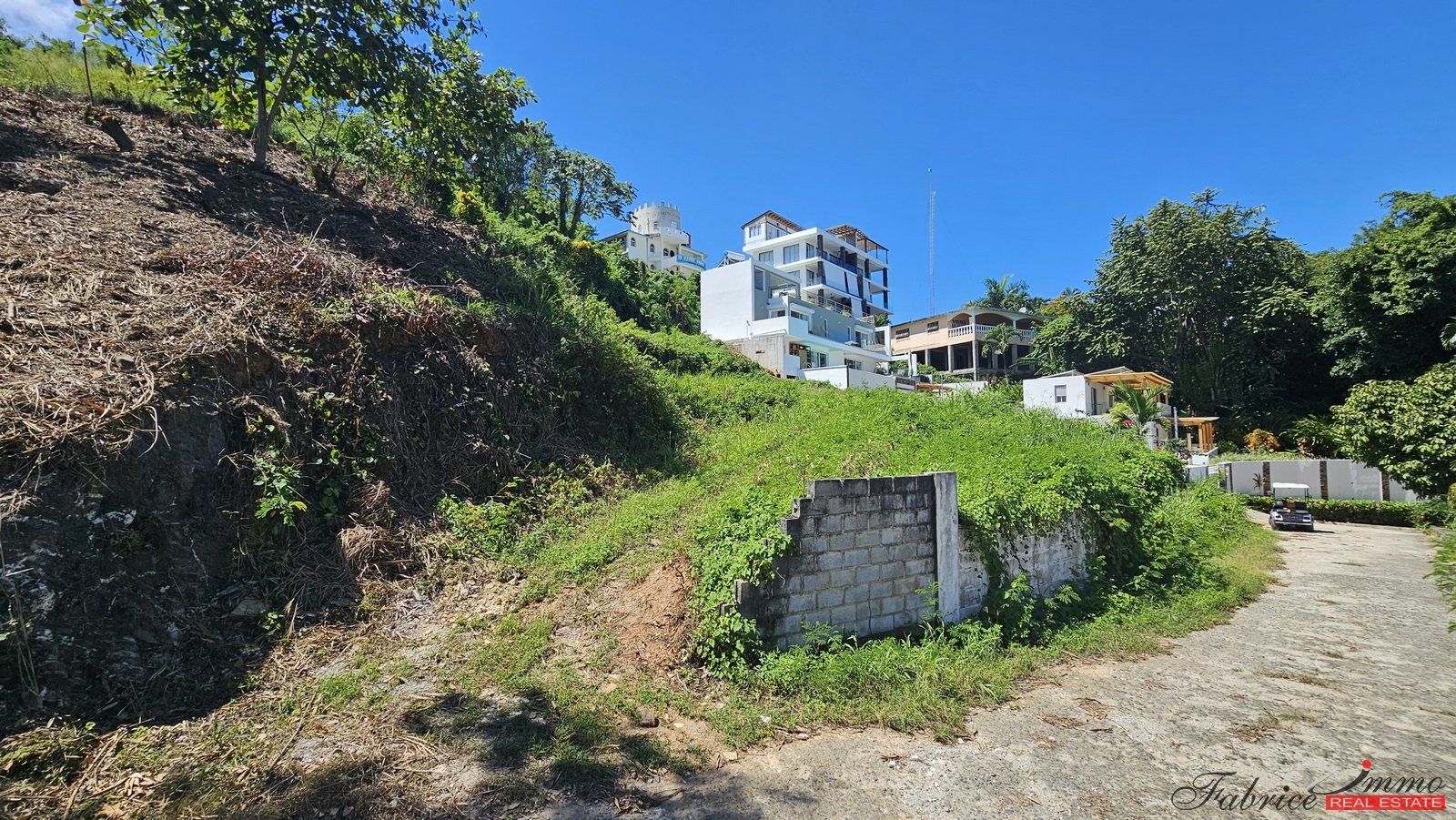 entrée et access road.jpg
