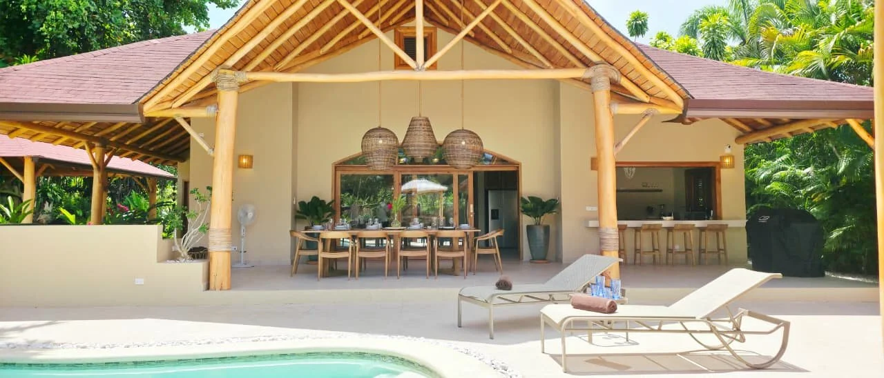 aae - b Vue maison depuis piscine.jpg