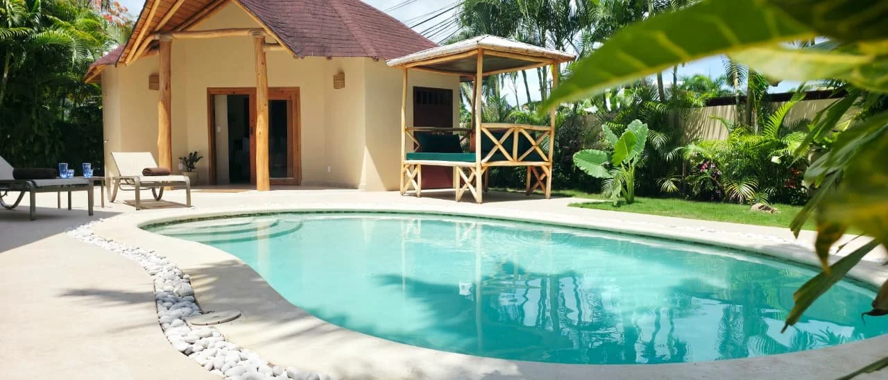 hhb - piscine bungalow.jpg