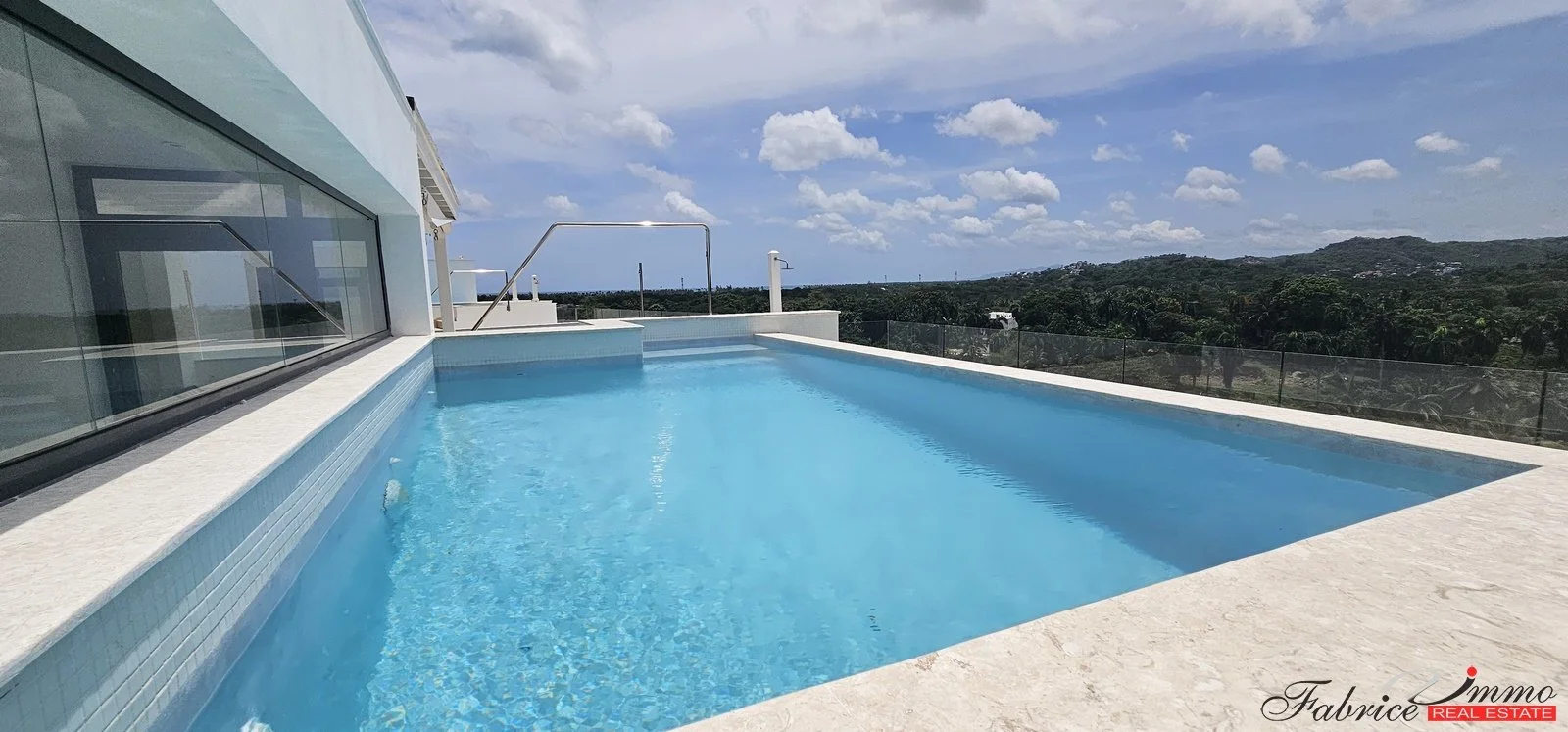 piscine sur le rooftop.jpg