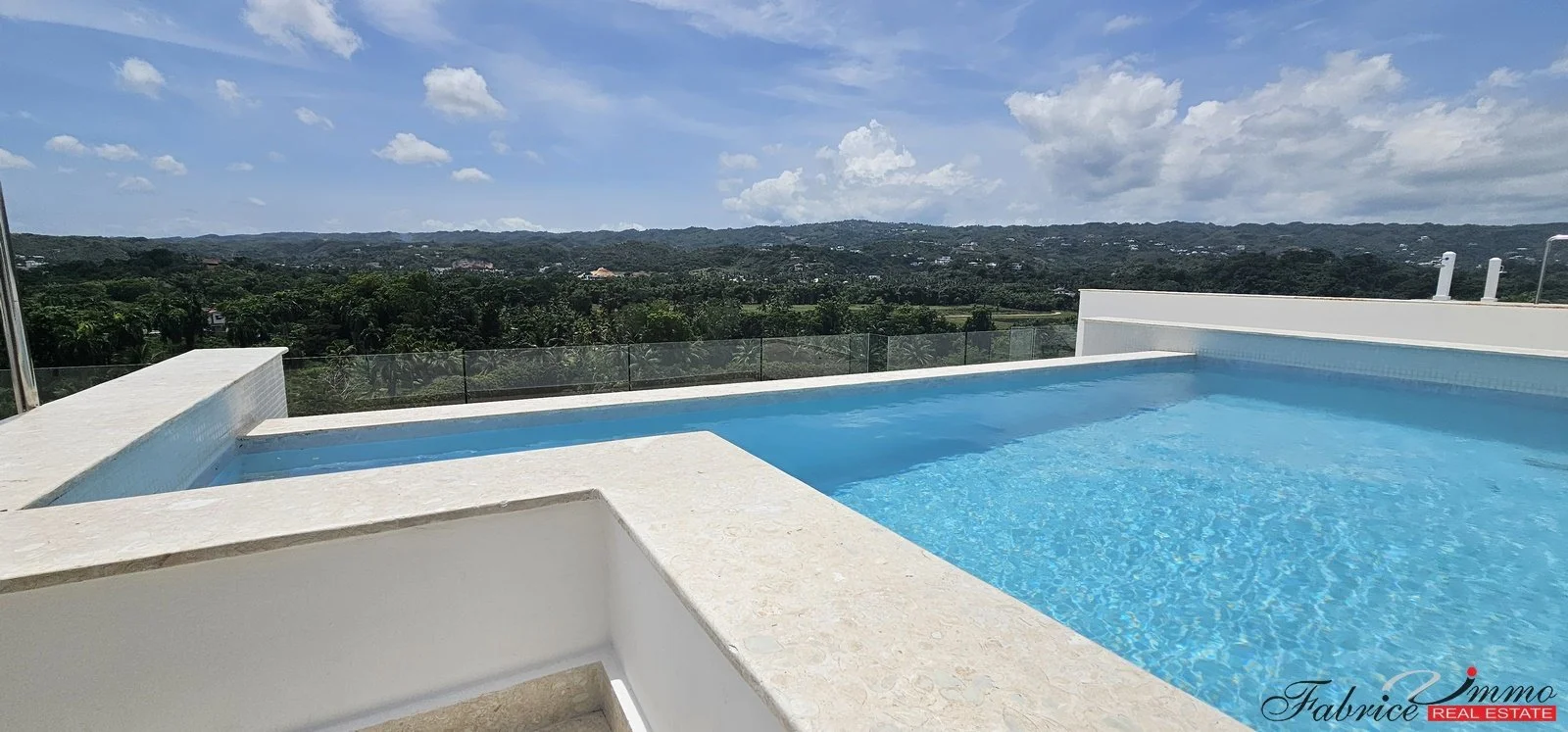 piscina rooftop vista.1.jpg