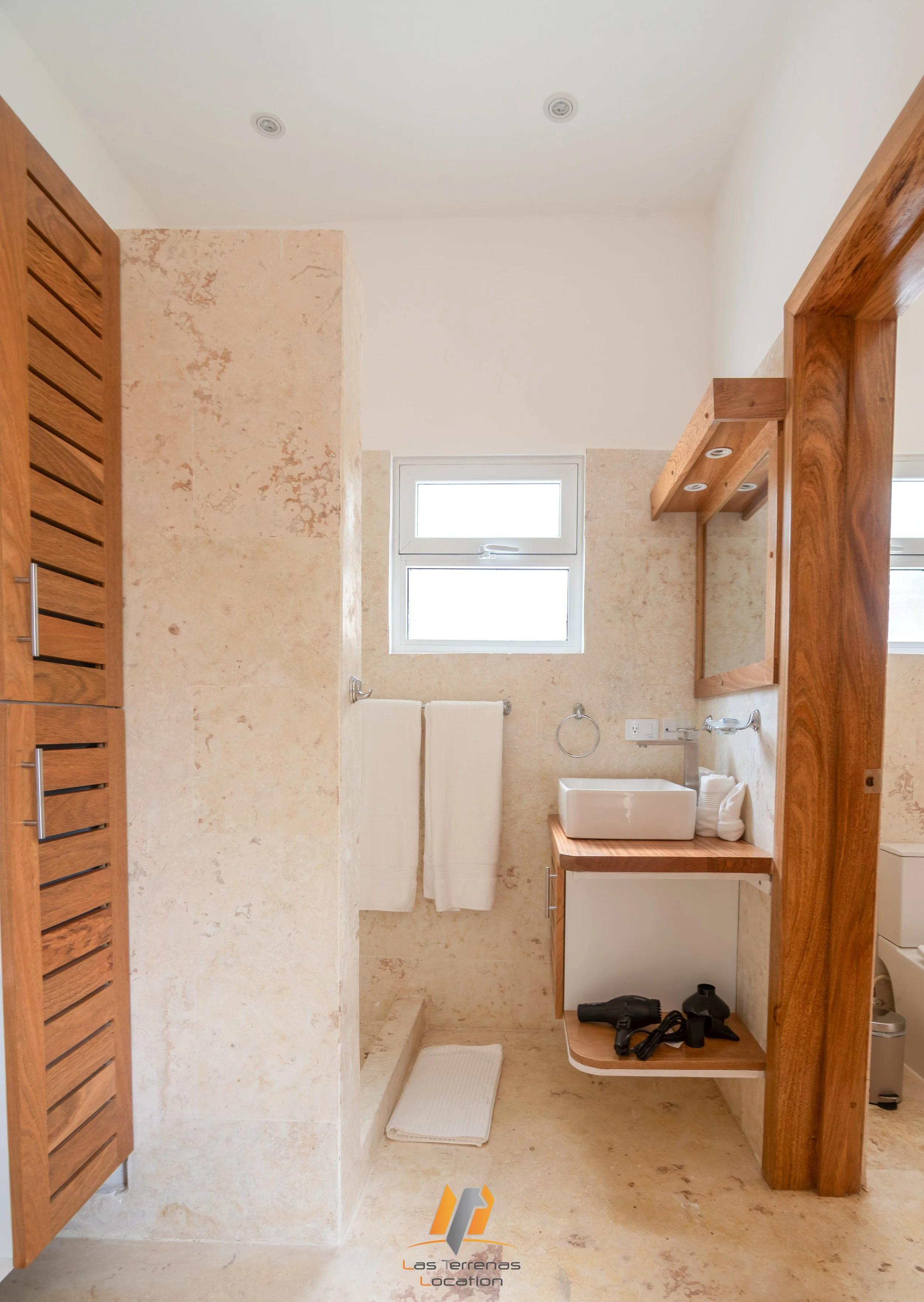 ce baño y closet 1er bungalow.jpg