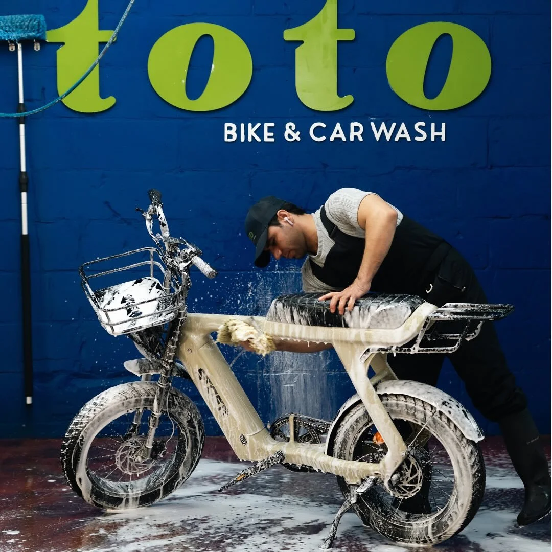 Votre deux-roues aussi m&eacute;rite une mise en beaut&eacute; !🚴&zwj;♂️

Rapide, efficace et respectueux de l&rsquo;environnement 🌍

#bikewash #velopropre #totocarwash #carwashbruxelles