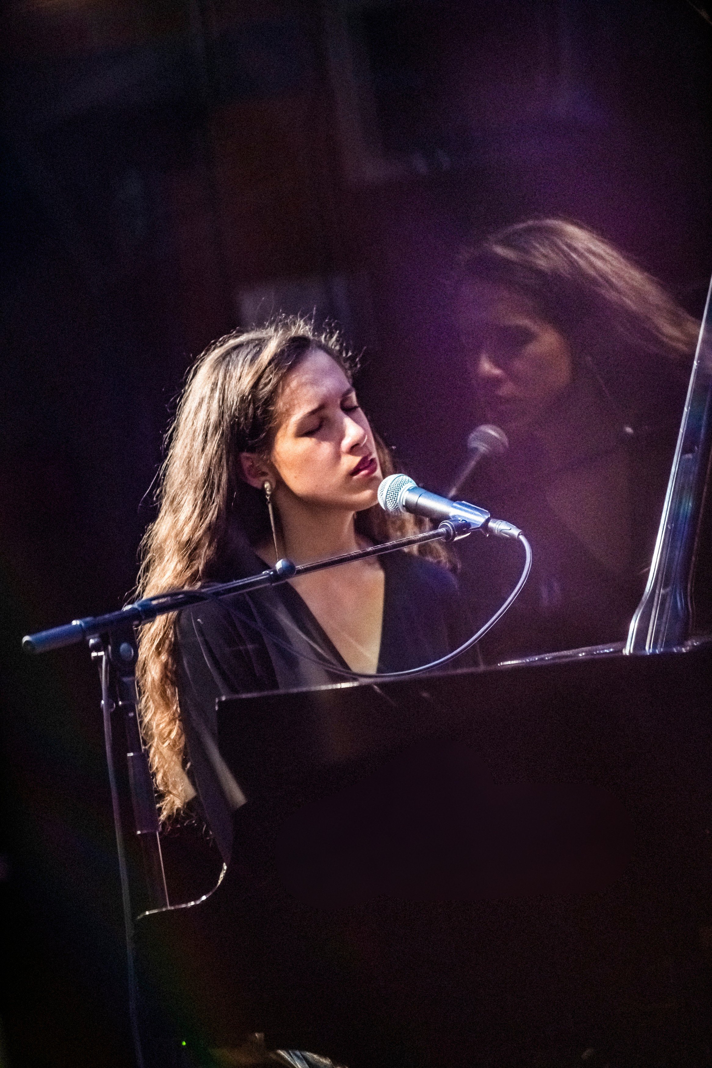 Alma_Naidu_Live_01_Photo_Tom Schneider.jpg