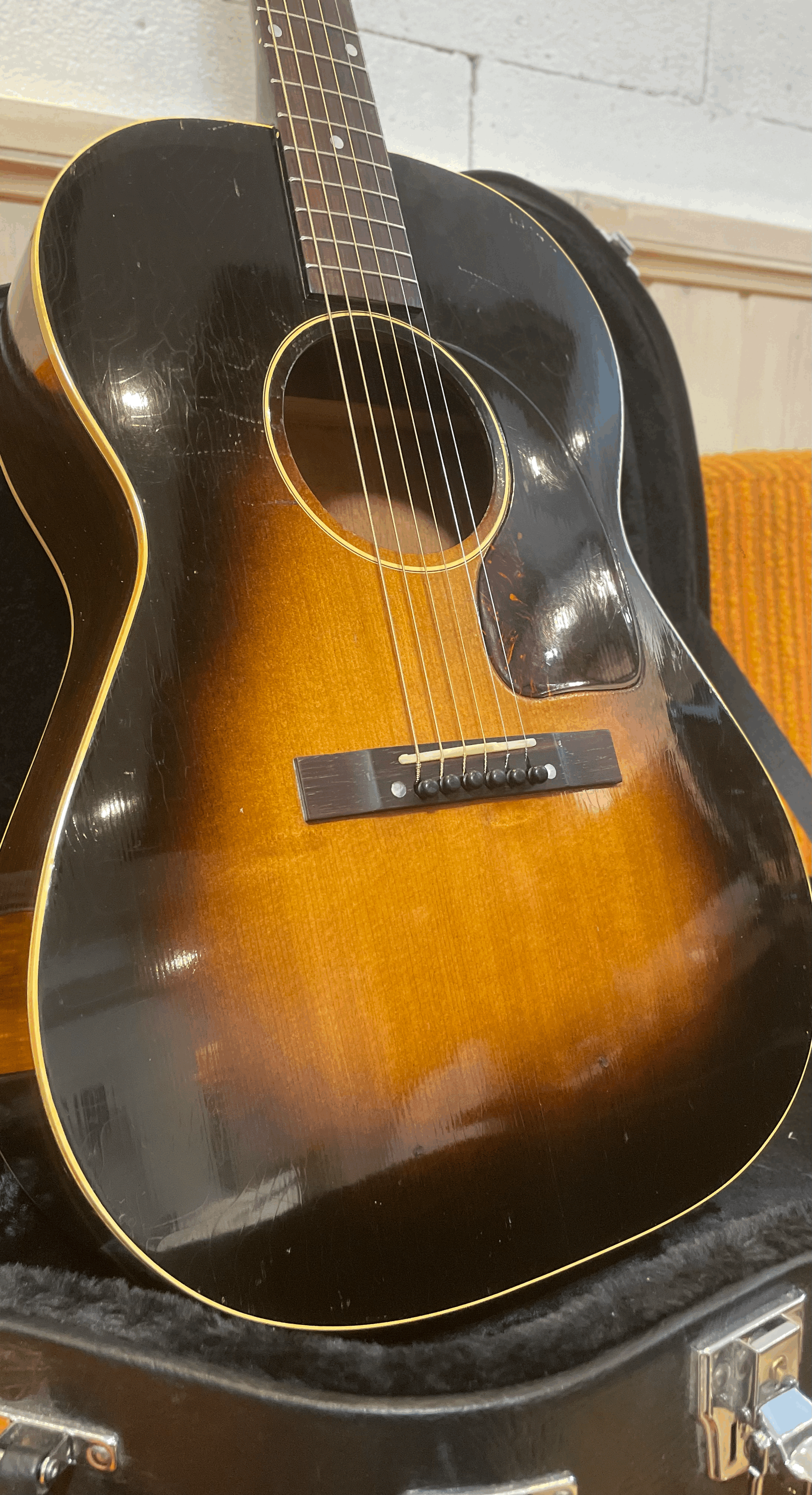 Gibson LG-1 von 1953 Arbeit an der Bridge 