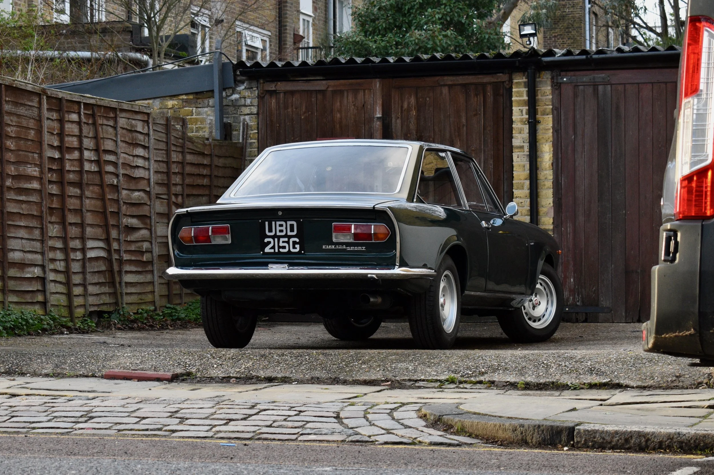 analogue-motors-fiat-124-sport-coupe-right-rear
