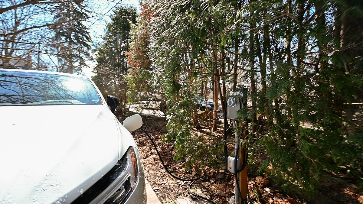 Electrical vehicle hookup. 