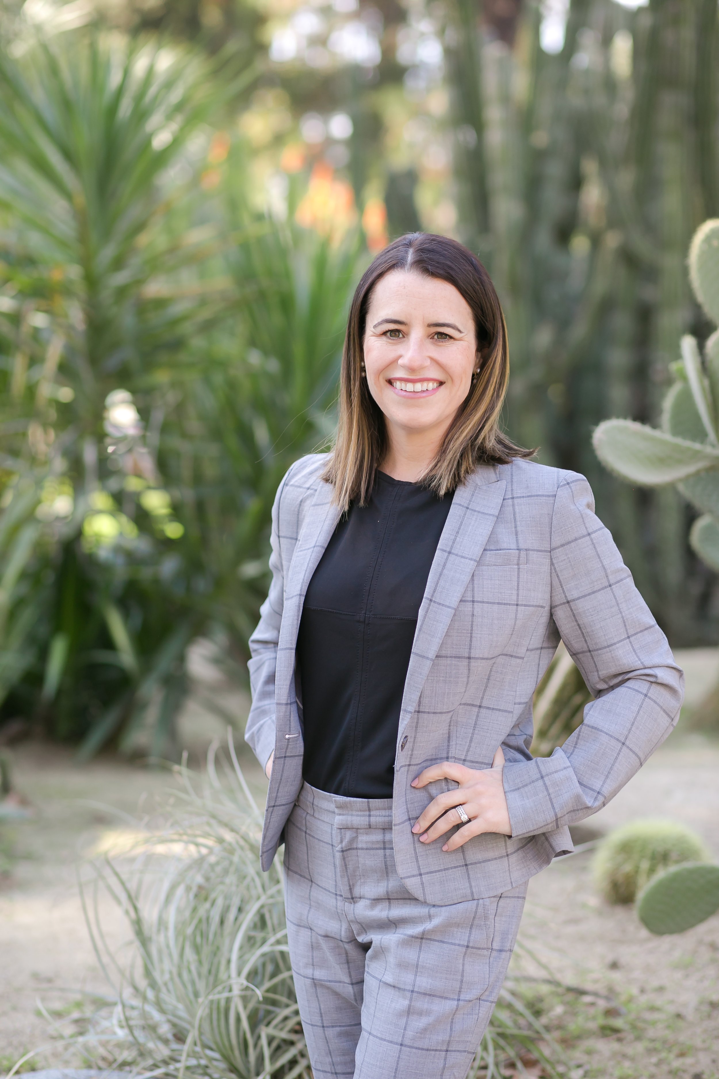 Creative and professional headshots for professional business. Action shots of business. Outdoor headshots, corporate headshots professional. Granite Bay, Roseville, Lincoln, Rocklin, Auburn, Folsom, Sacramento.