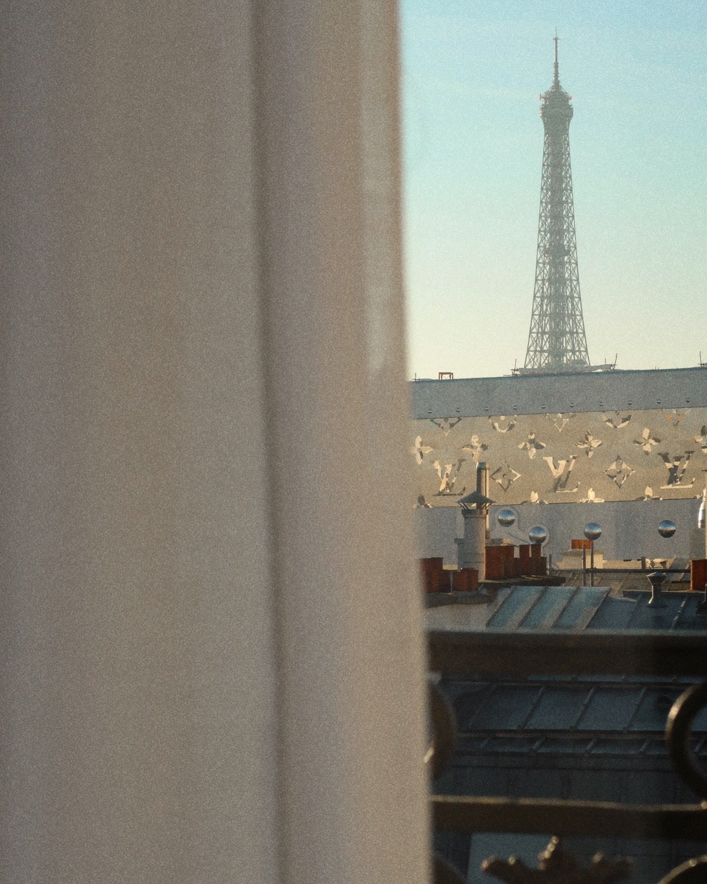 Room with a view @hotelbalzacparis 
.
.
.
.
.
#paristravel #paris #france #parisfrance #parisjetaime #travel #visitparis #parisvibes #eiffeltower #paristrip #europe #travelparis #travelphotography #parisianstyle #parisphoto #traveltheworld #paristour