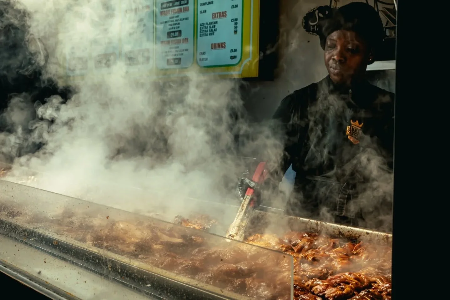 曼徹斯特路上奇人不少
喝醉尿尿大叫的不算之外
用巨型音響沿路開趴的單車哥
舞王配卡拉ok王聽不懂是唱歌還是呻吟
對著空氣指桑罵槐的獅吼姊
裝可憐不給錢就罵你的丐王
還有各種隨機生成的大吼大叫NPC
#manchester

Manchester&rsquo;s streets are full of characters.
Besides the usual drunk shouters and public urinators
The bike guy throwing a moving pa