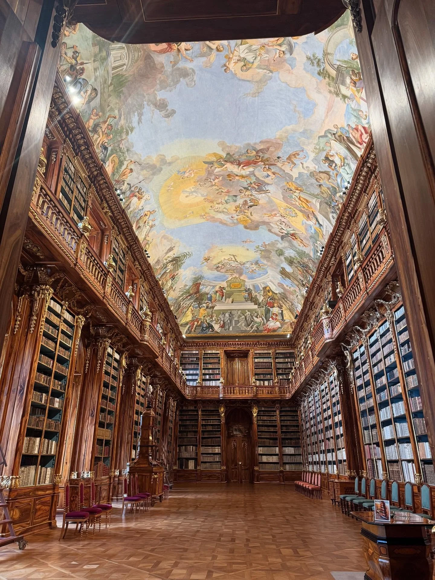 Prague, Part Two 🇨🇿🍷🐀

We spent the second half of our trip doing all the quintessential Prague things, and then some (by &ldquo;some&rdquo; I mean eating and drinking).  
We explored Prague Castle, wandered through an insanely gorgeous baroque l