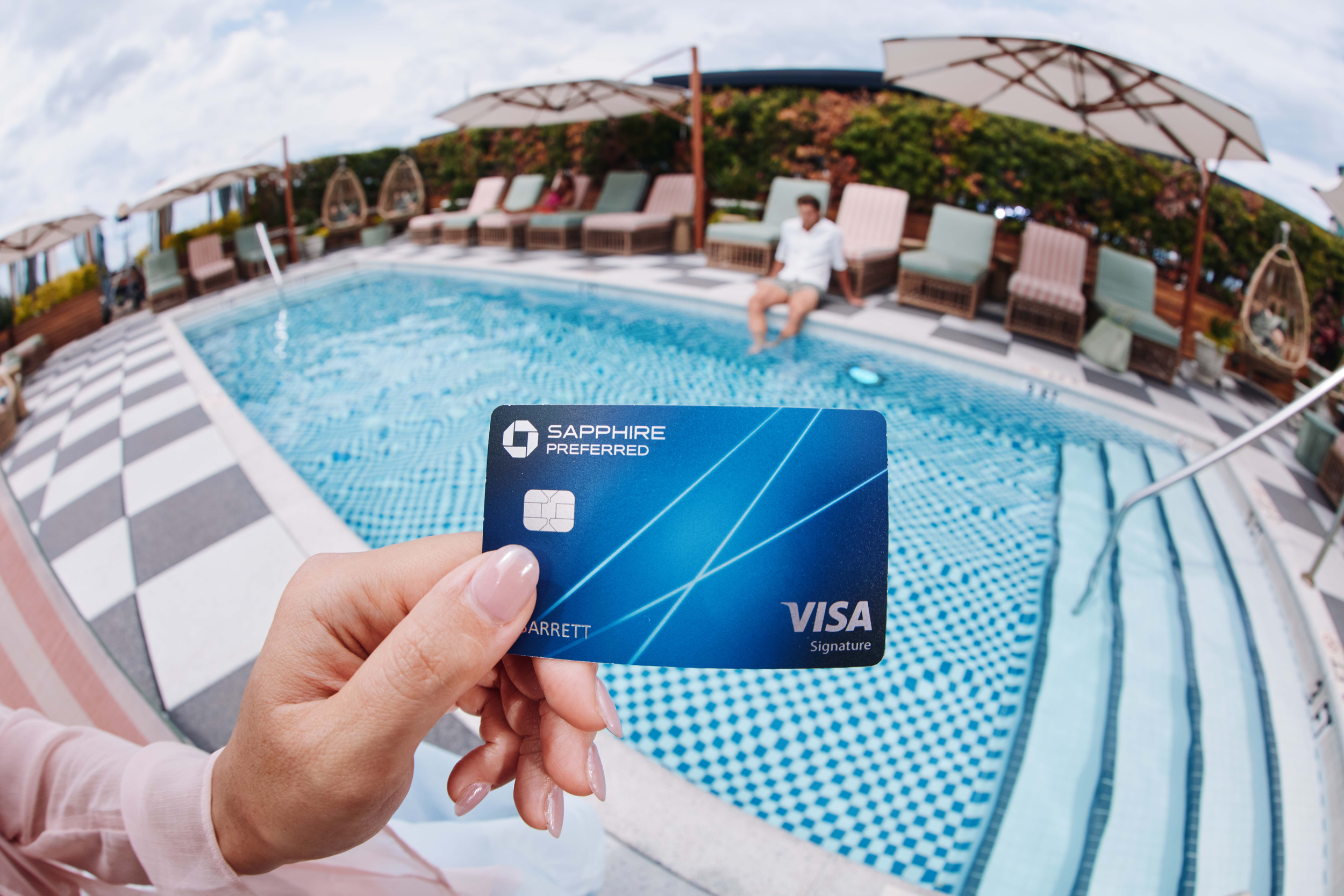 SAPPHIREPREF_ IRISHUMM-GA _Pool_Couple_BigCard_09745.png