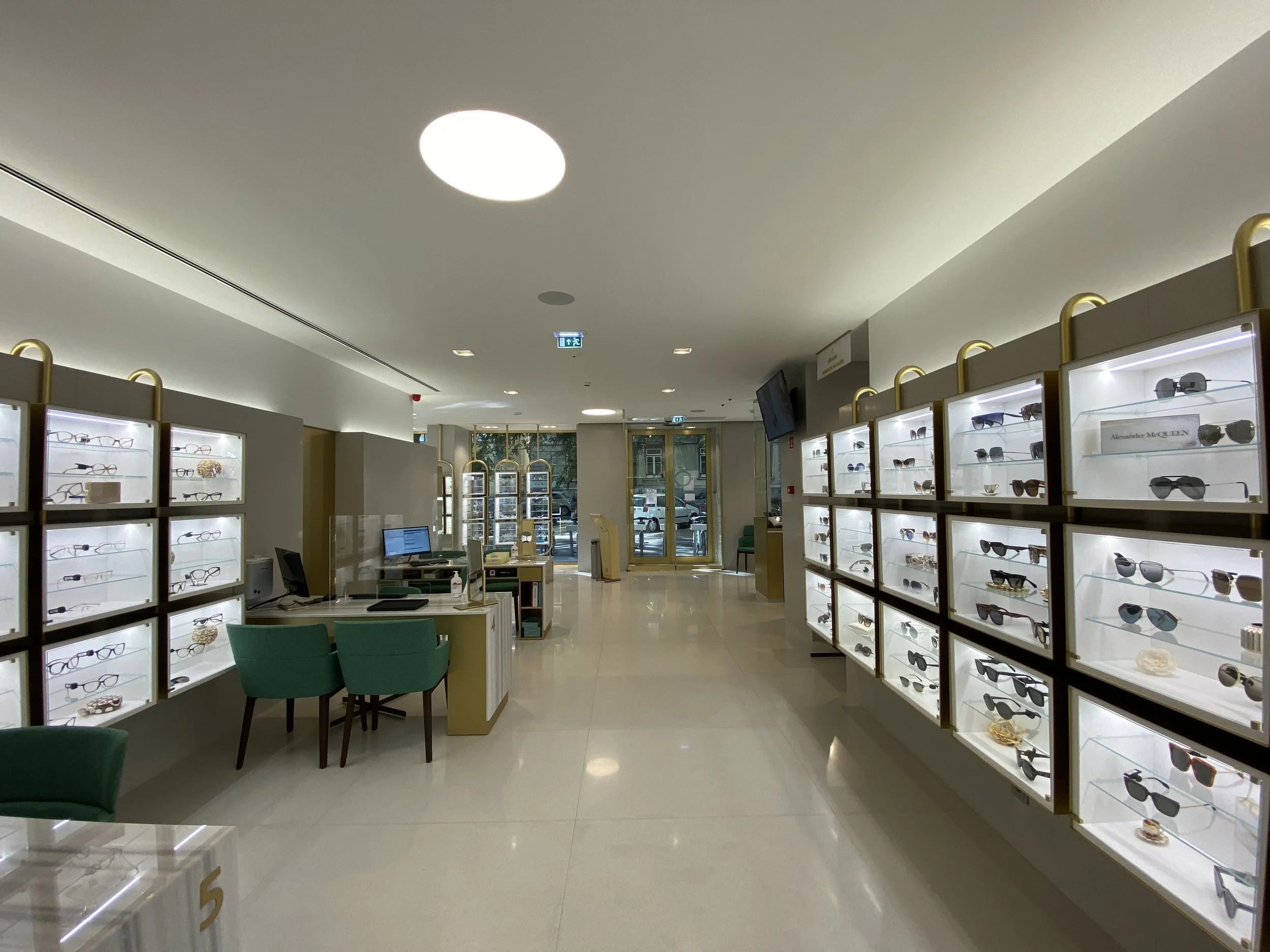 OCULISTA AVENIDAS OPTICAL STORE IN AVENIDA 5 DE OUTUBRO
