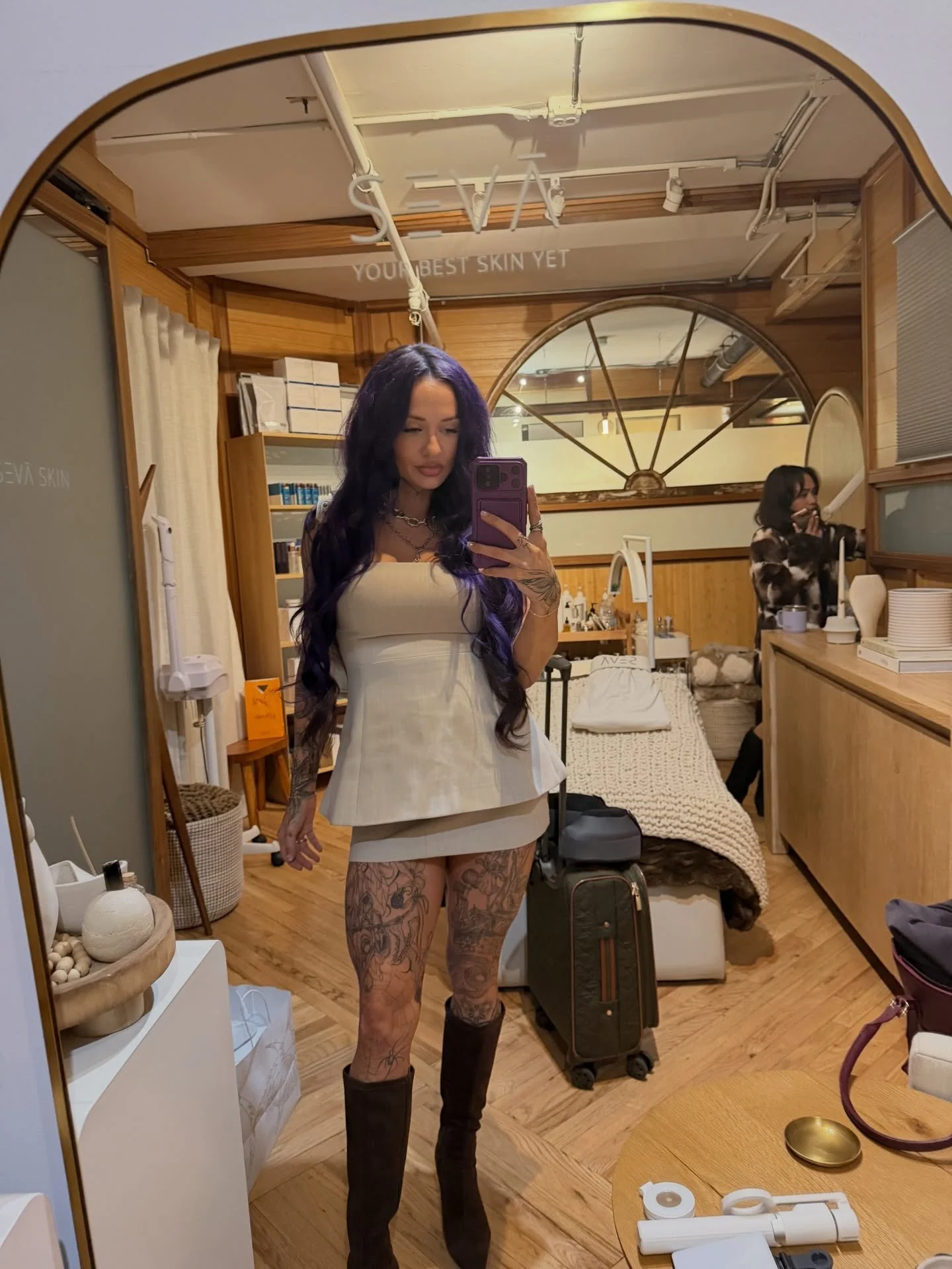 Weekend recap ✨

Constantly in awe of how many brilliant, hilarious, and ridiculously stunning women I get to call my friends. There is truly nothing like sitting around with your peers and debriefing life, business, clients, and the entire esthetics