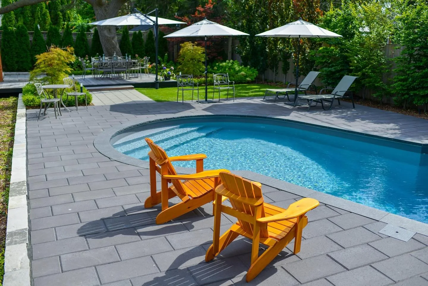 Who&rsquo;s ready for warm weather?! ☀️🕶️
Your summer inspo starts here! Now booking for spring &amp; summer&mdash; let&rsquo;s bring your yard to life! 

&hellip;
#HollanderLandscaping #landscaping #summervibes #outdoorliving #toronto
