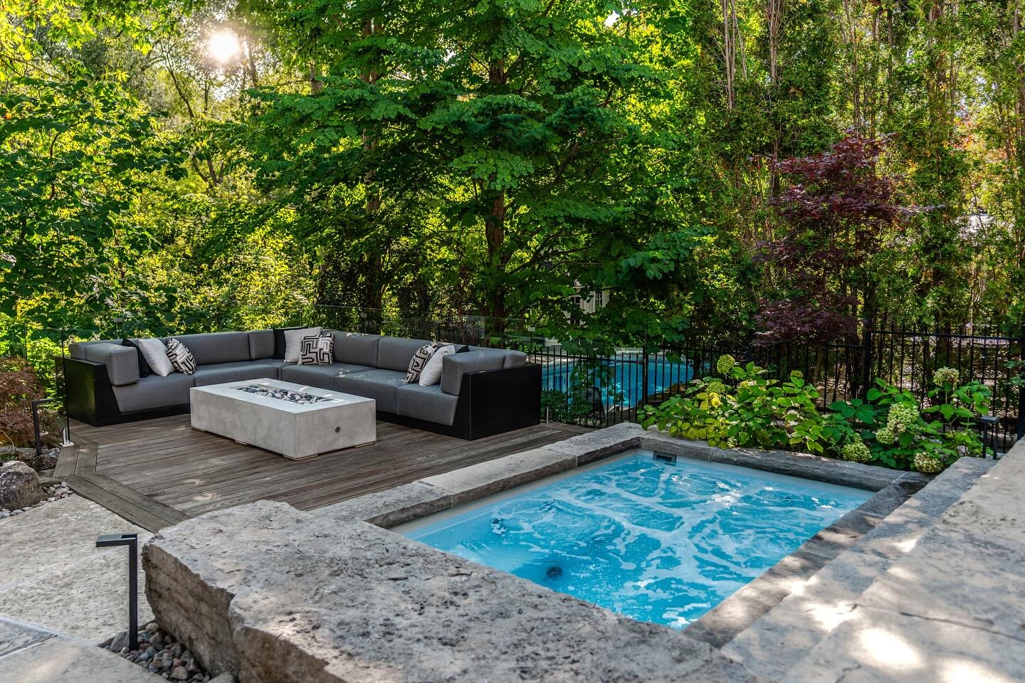 Bringing your dream backyard to life! ✨

#HollanderLandscaping 
📸: @xterraso 

&hellip;
#landscape #backyard #toronto #designbuild #outdoorliving