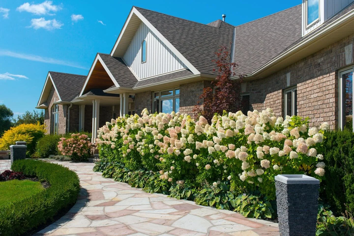 Dreaming of this gorgeous country home design! ✨

Let&rsquo;s create your perfect space! 🌱🌸

&hellip;
#HollanderLandscaping #LandscapeDesign #DesignBuild #OutdoorLiving #BackyardOasis