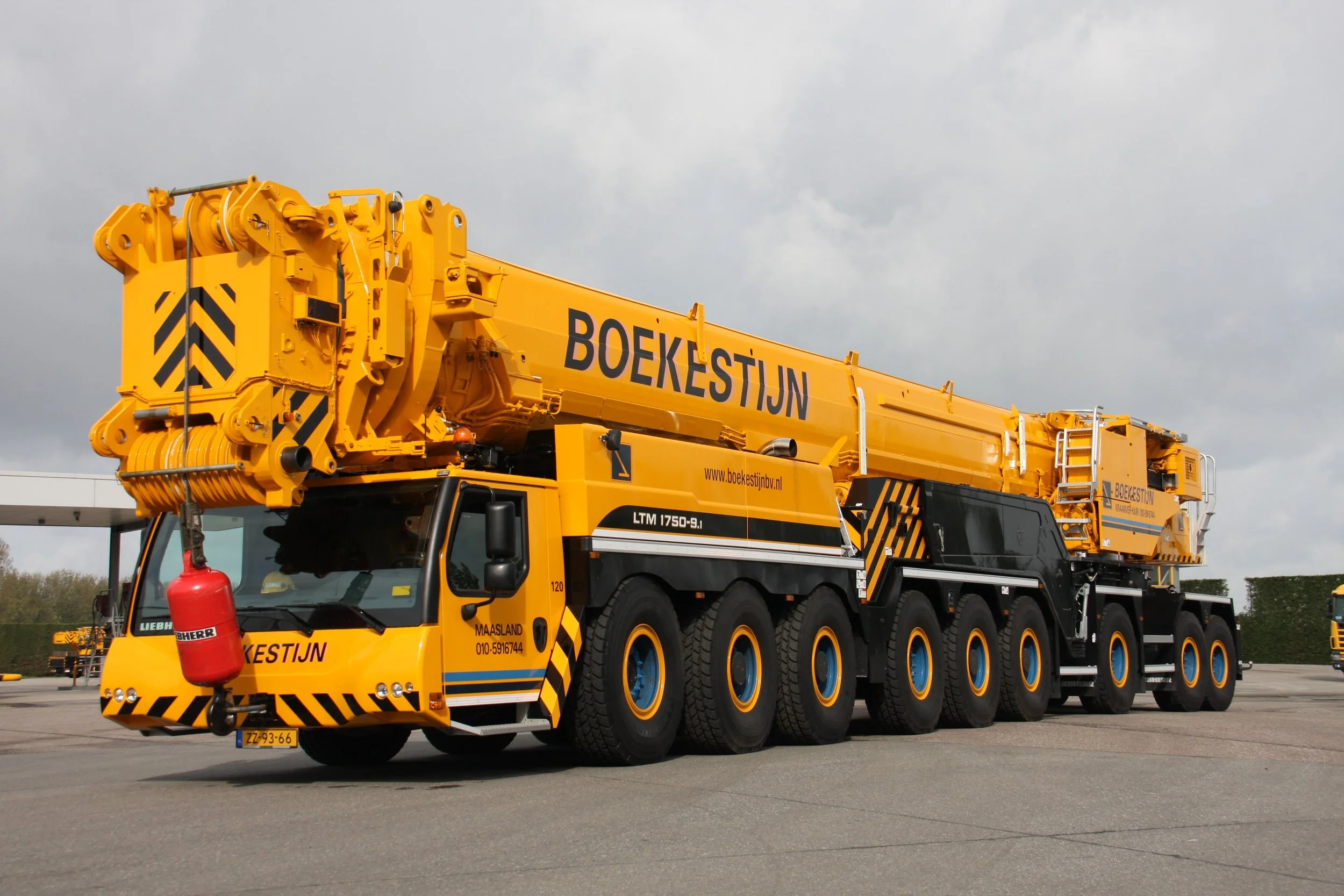 Liebherr: A Decentralized Giant in Heavy Machinery and Logistics