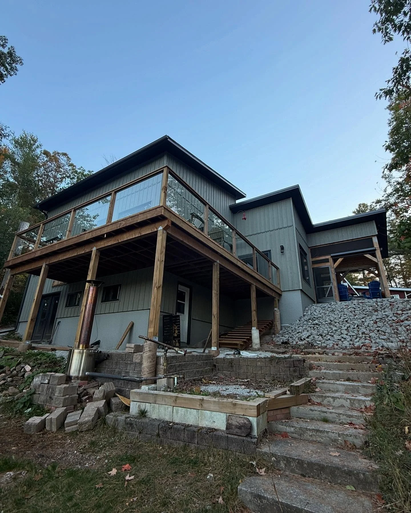 We recently completed this aluminum project with new soffit, fascia and 5k gutters with Double Pro guards on this custom build for @egeconstruction 

This one turned out super clean with Evan and his crew doing an outstanding job on the siding. A ple