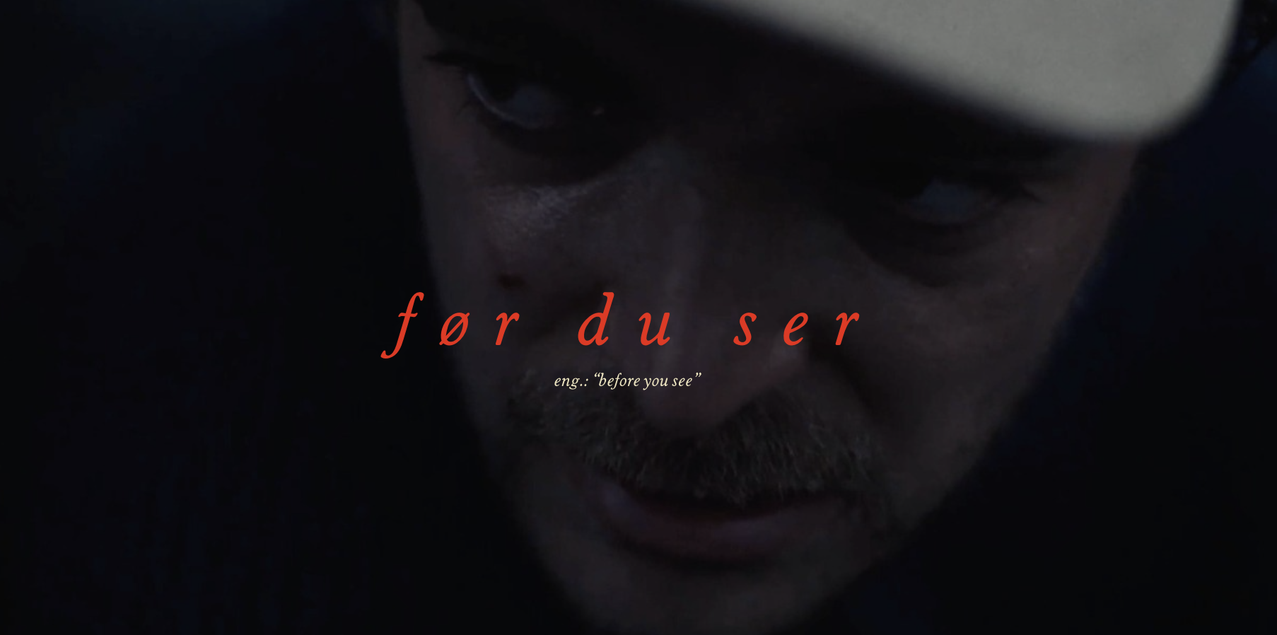 Mann som stirrer