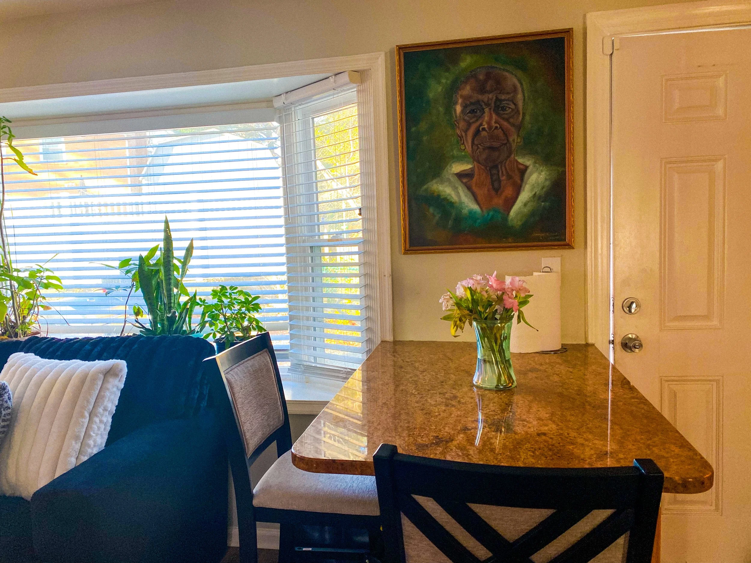 Resident Counter, Near Kitchen .jpg