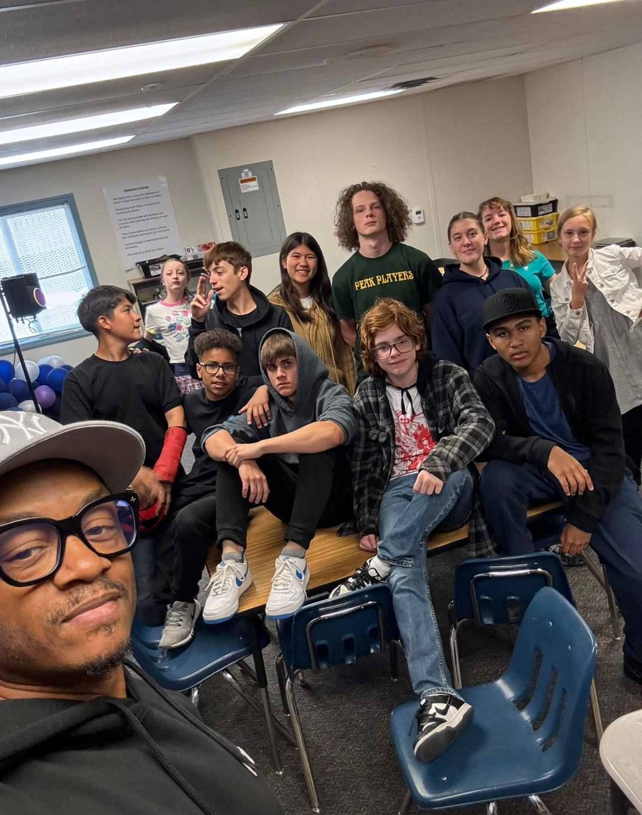 Vista peek kids .png
