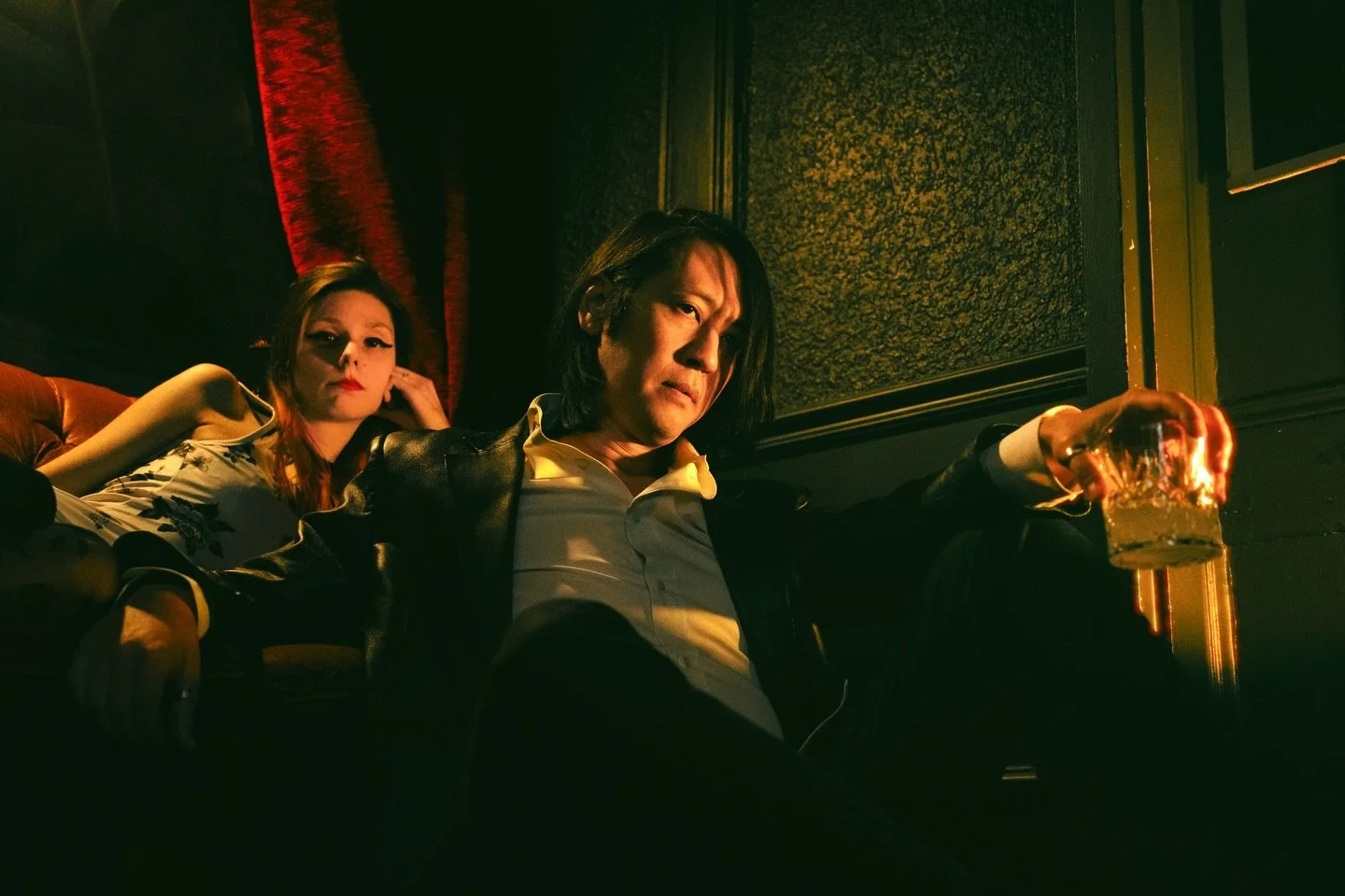 En d&eacute;cembre, j&rsquo;ai eu la chance de shooter pour @pamingchiu et @phaschoapme sur l&rsquo;esth&eacute;tique de du r&eacute;alisateur Wong Kar Wai !
Pour cela, je suis pass&eacute; sur DaVinci Resolve, et j&rsquo;ai essay&eacute; de me rappr