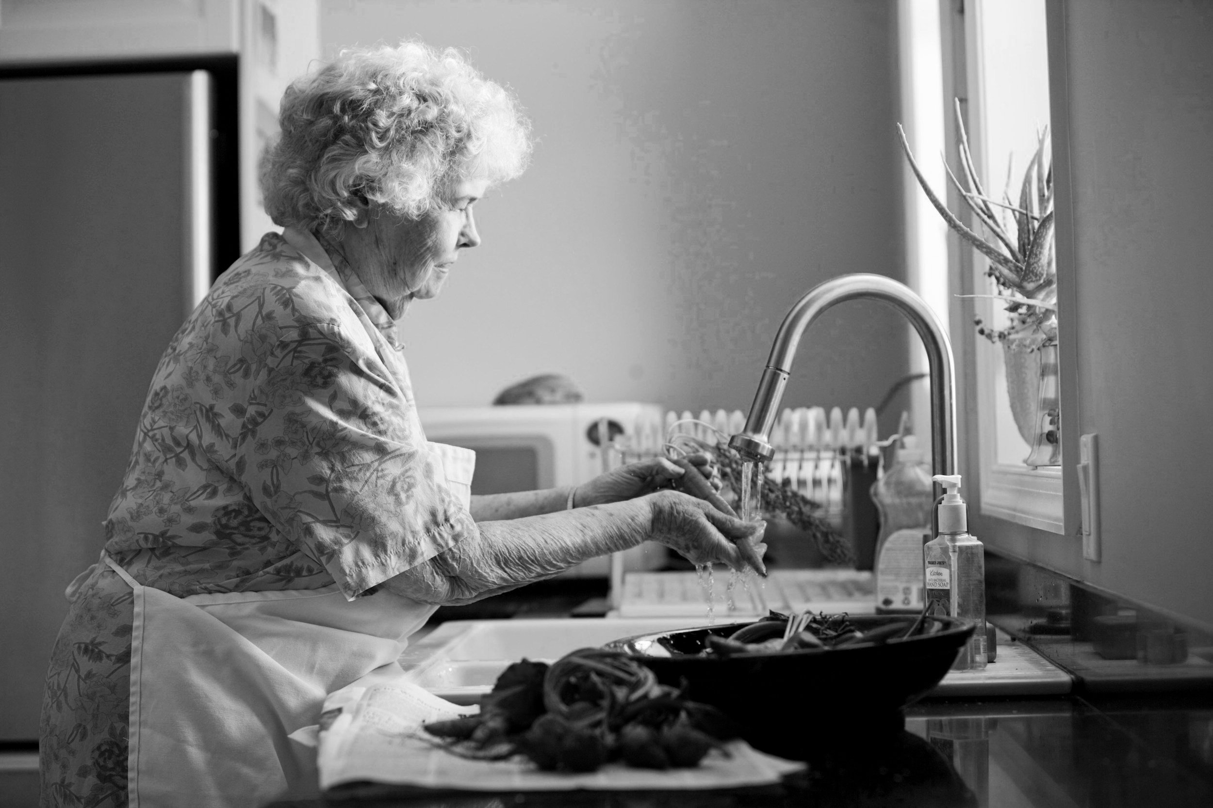 10 Signs It’s Time to Consider Non-Medical Home Care for Your Loved One