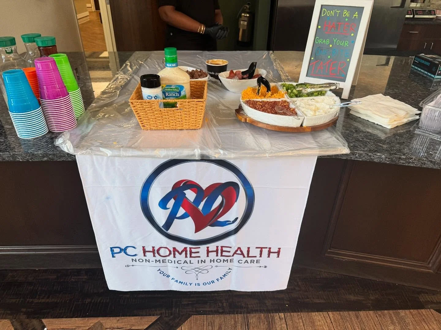 DON’T BE A HATER, GRAB YOUR ONE BITE TATER! 🥔
PC Home Health 🫶🏼 had an absolute blast celebrating National Potato Day w| our friends over @ThePavillionatCreekwoodMansfield! ❤️
They definitely were not haters and enjoyed their taters with u