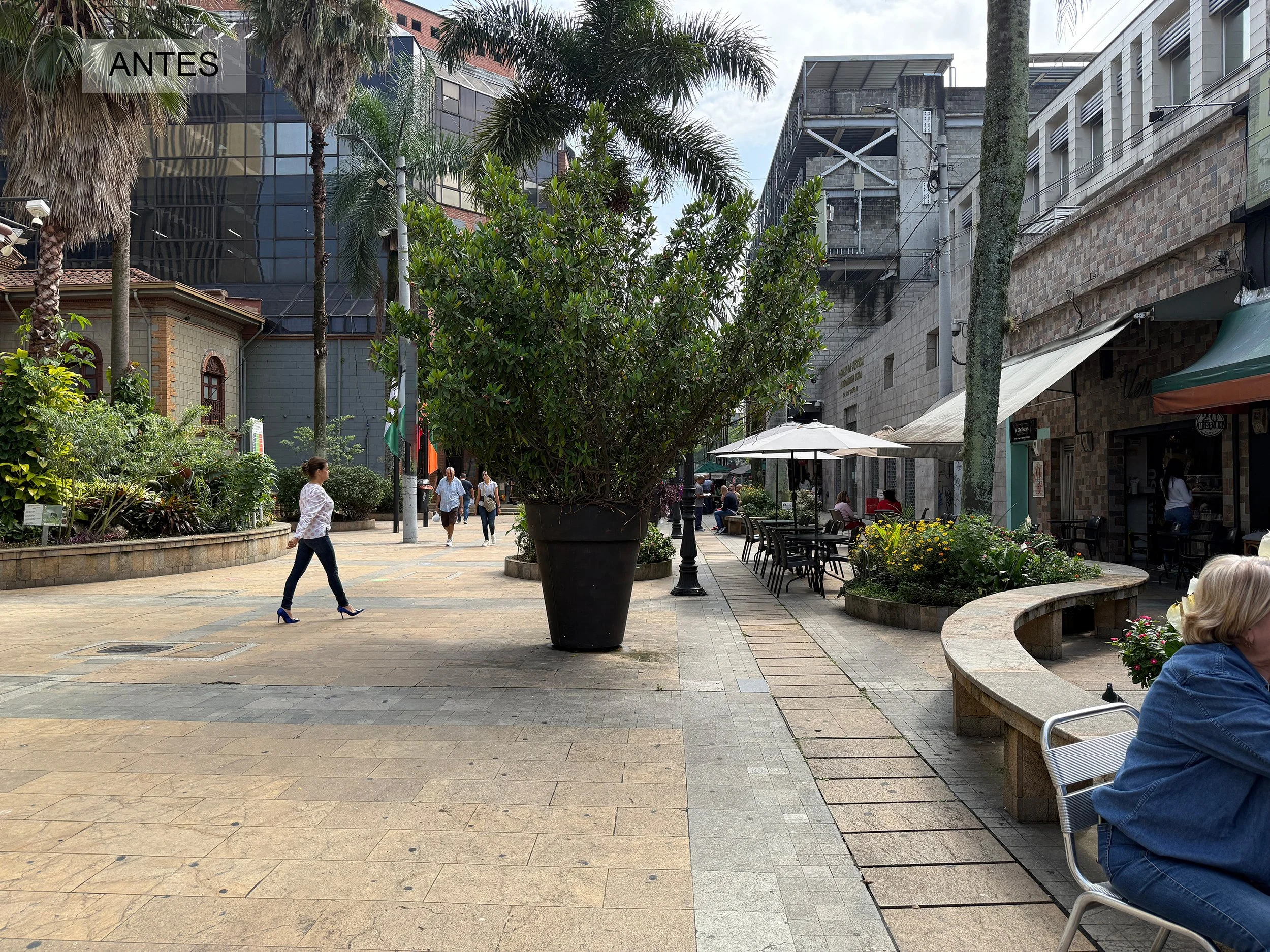 Imagen en sitio del interior del pasaje de la alcaldía antes de la intervención.