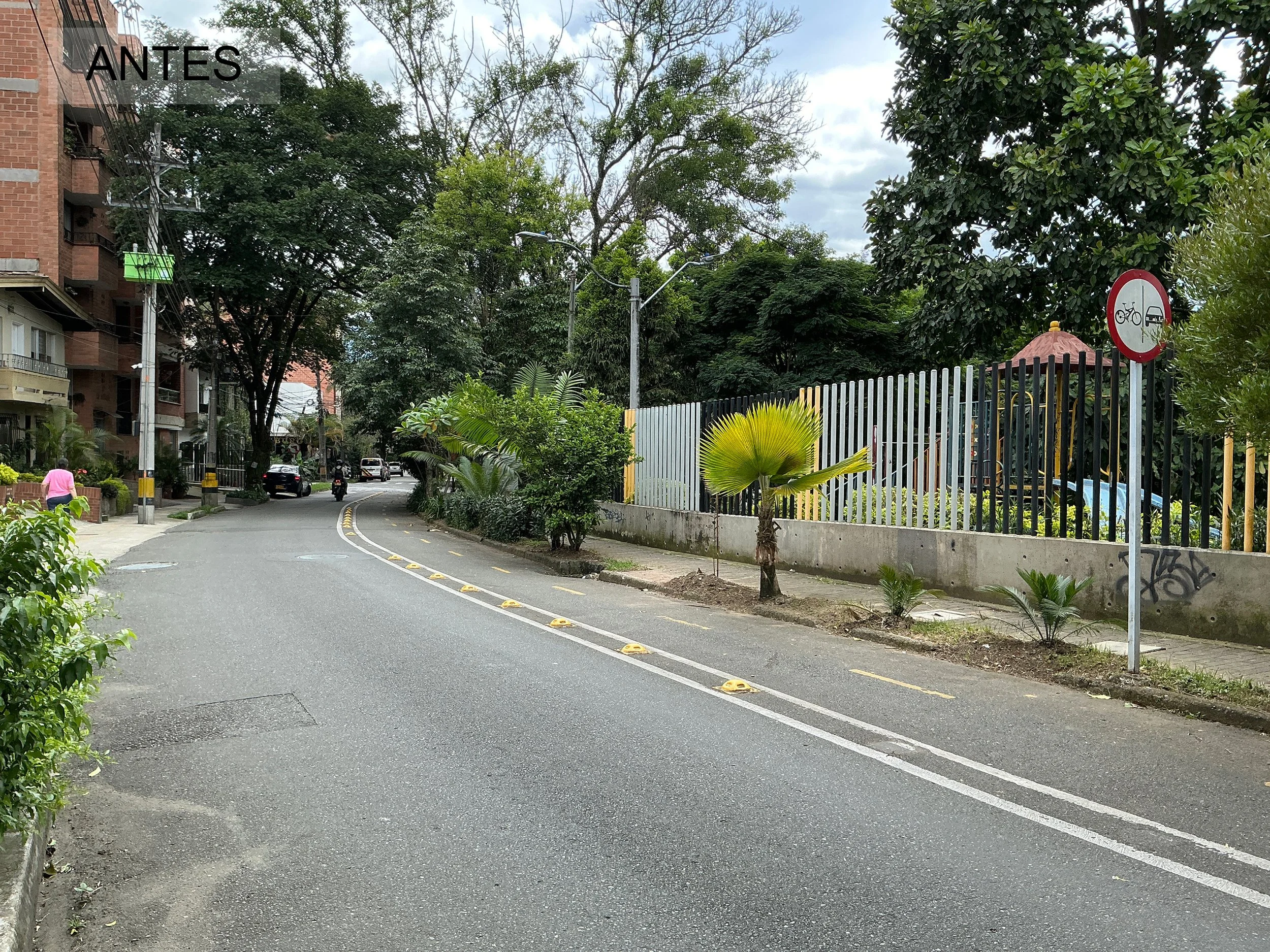 Imagen en sitio del estado antes de la intervención del cerramiento y los juegos infantiles del parque el Mirador.