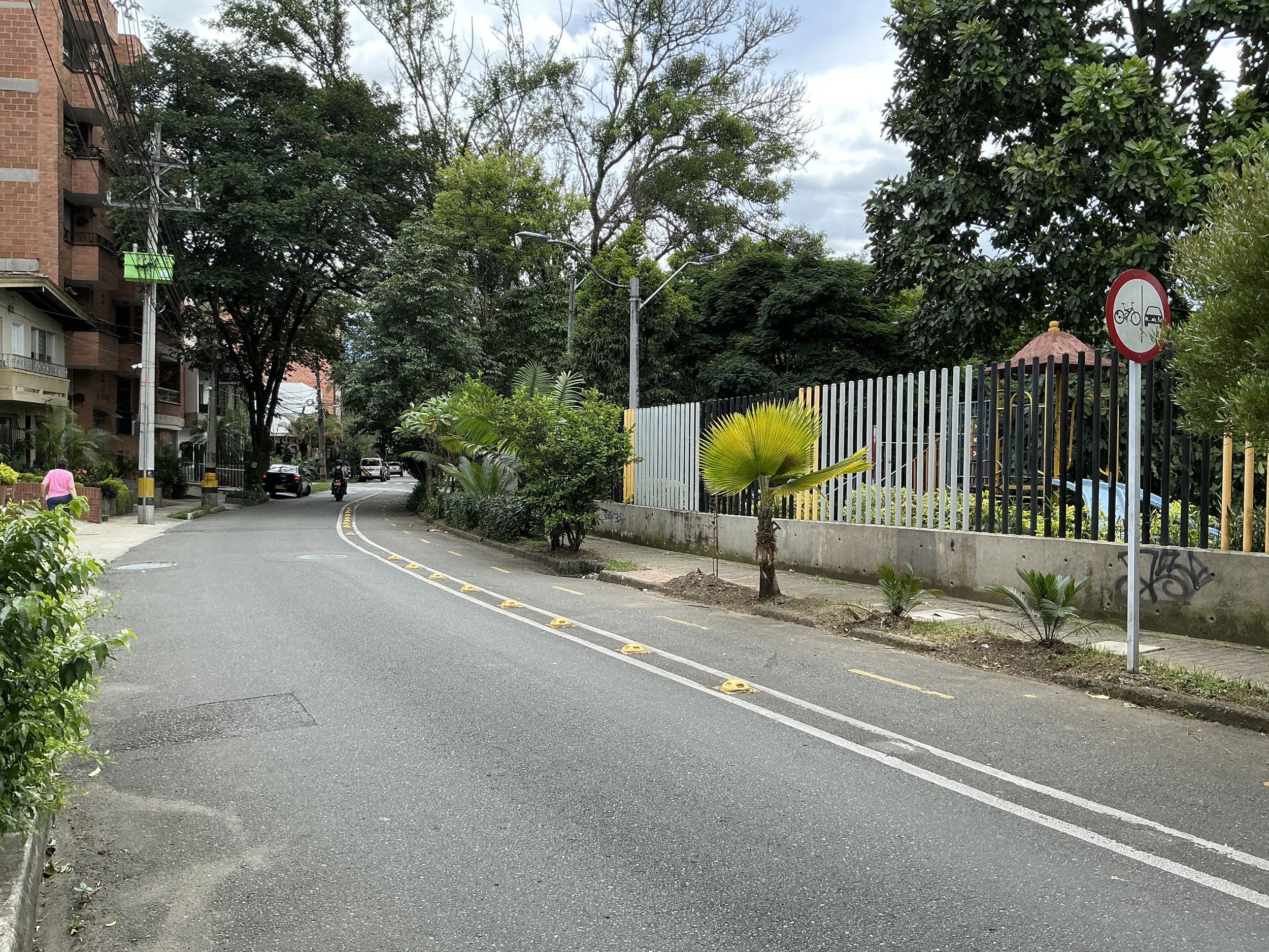 Imagen en sitio del estado antes de la intervención del cerramiento y los juegos infantiles del parque el Mirador.