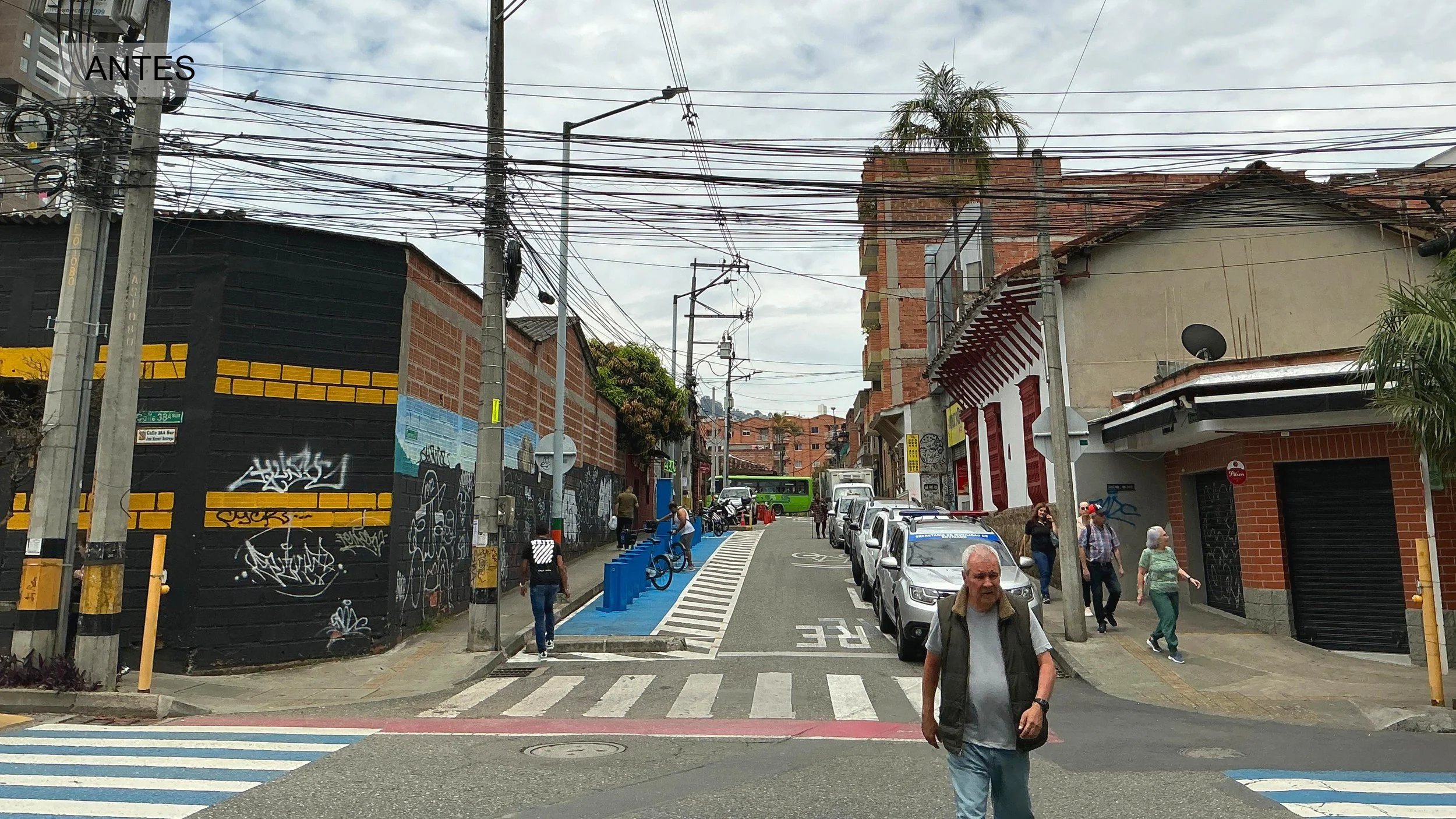 Imagen en sitio del acceso norte del pasaje de la carrera 43 antes de la intervanción.