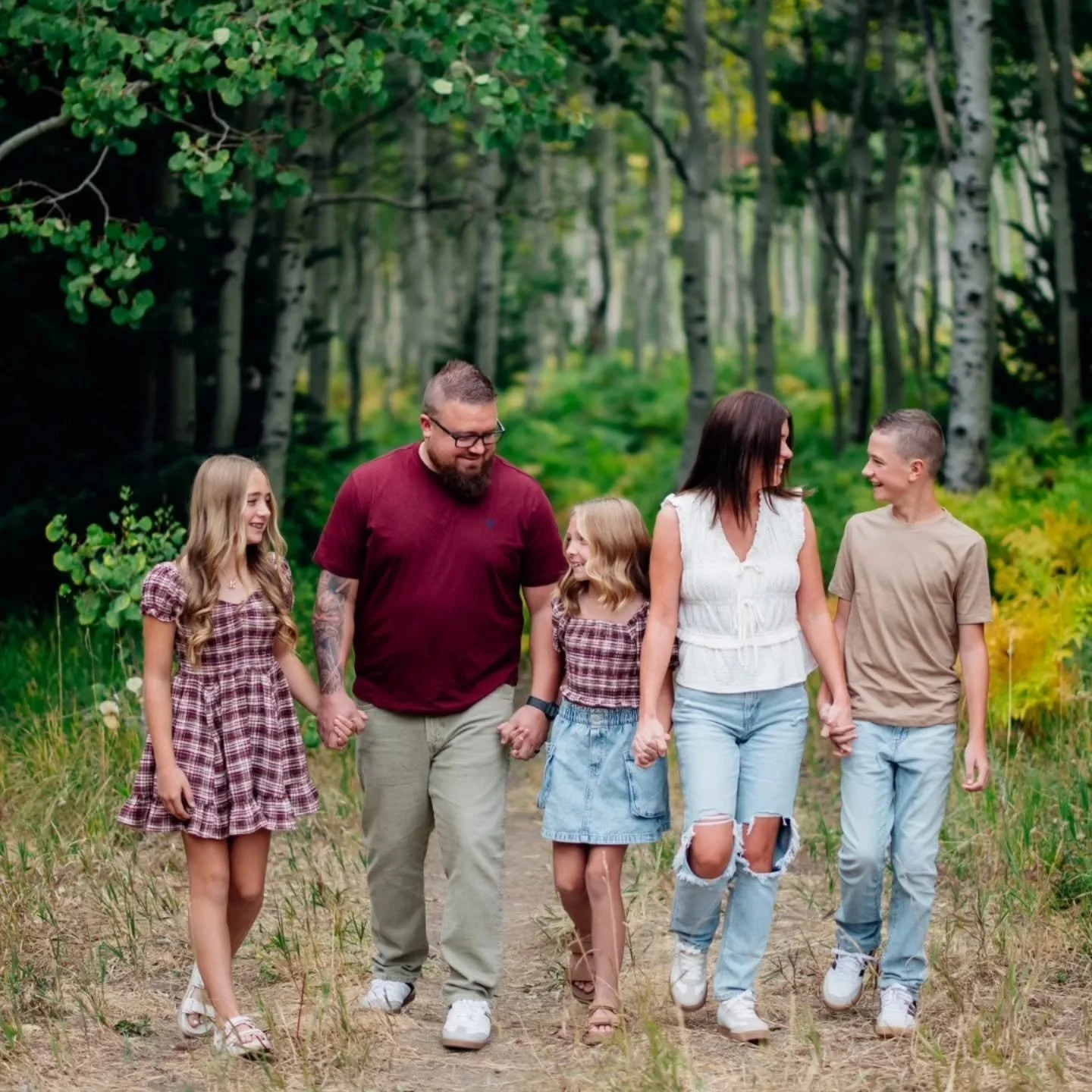 Somehow, it's already October, and we still have a few spots left on the calendar. Most evenings are taken, but mornings are wide open, and the light is gorgeous this time of year!

We have weekday sessions and a couple of Saturday mornings still up 