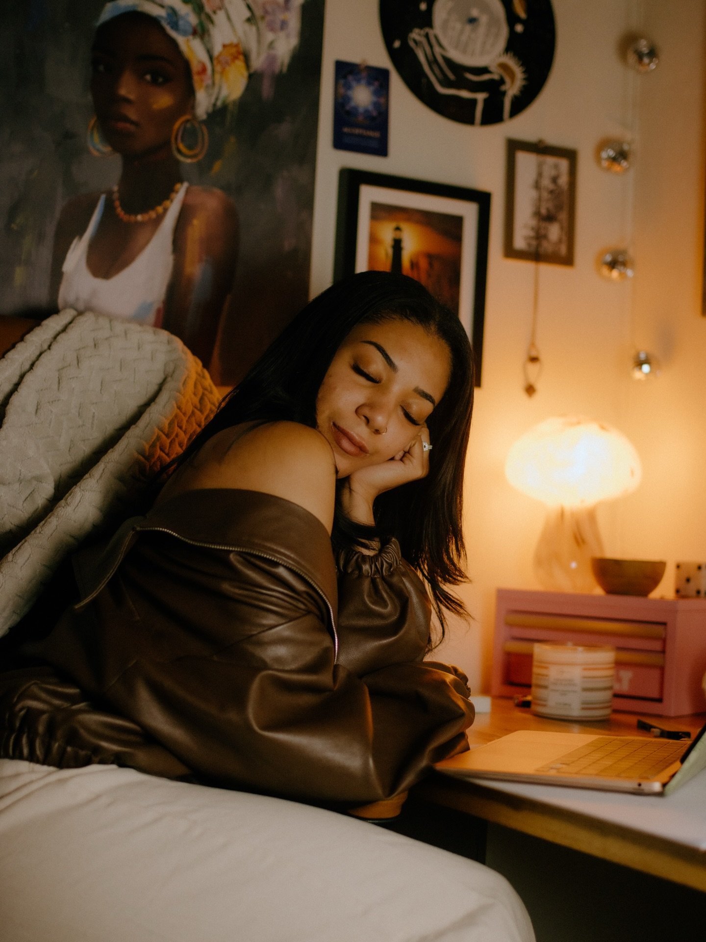 A few years back, I started this journey feeling depleted and empty. Still finding myself. Still learning how to pour without disappearing. Somewhere along the way, this work began healing me in ways I&rsquo;ll never fully have words for.
Every sessi