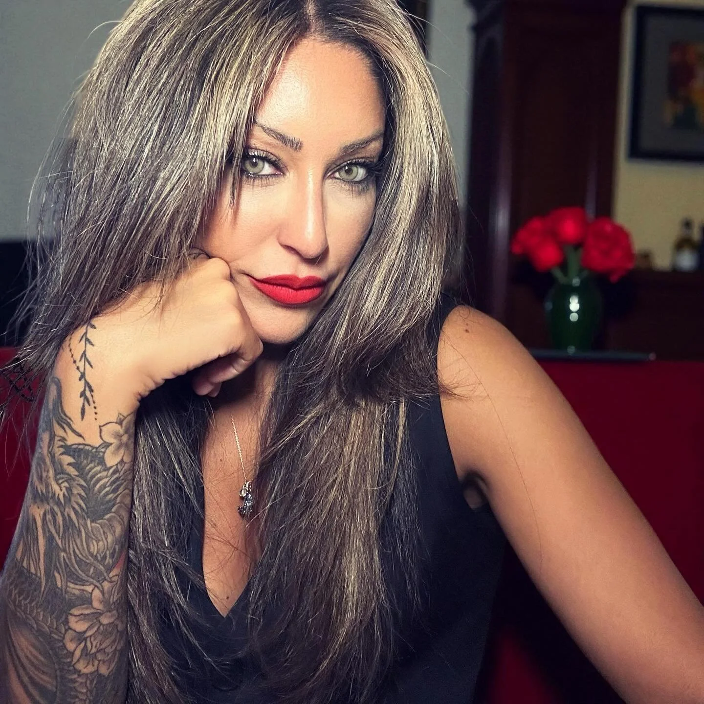 To my best friend 🥰

This post is dedicated to this beautiful, honest, funny, fiery, uber-hot woman who has always had my back. And yes she is the best poser! 😜 She has taught me that even when you think you know it all and you&rsquo;re convinced y