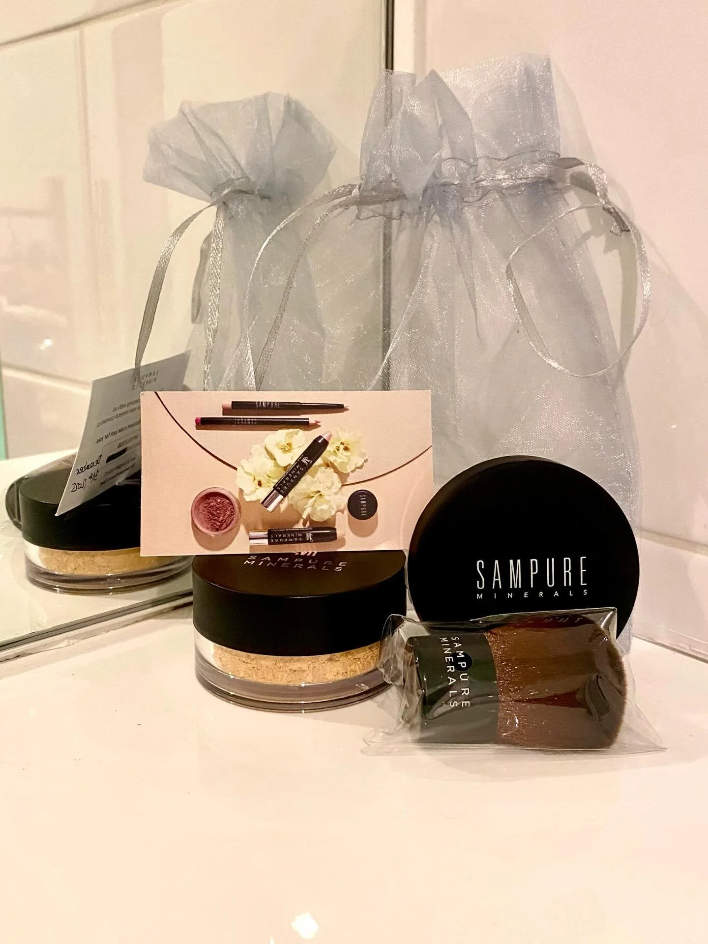 Mineral makeup anyone???

Sampure Minerals, the clean, skin-loving makeup I&rsquo;ve trusted for over 15 years. I first discovered it many moons ago at @professionalbeauty.uk and was instantly obsessed. Pure mineral ingredients, breathable formulas, 