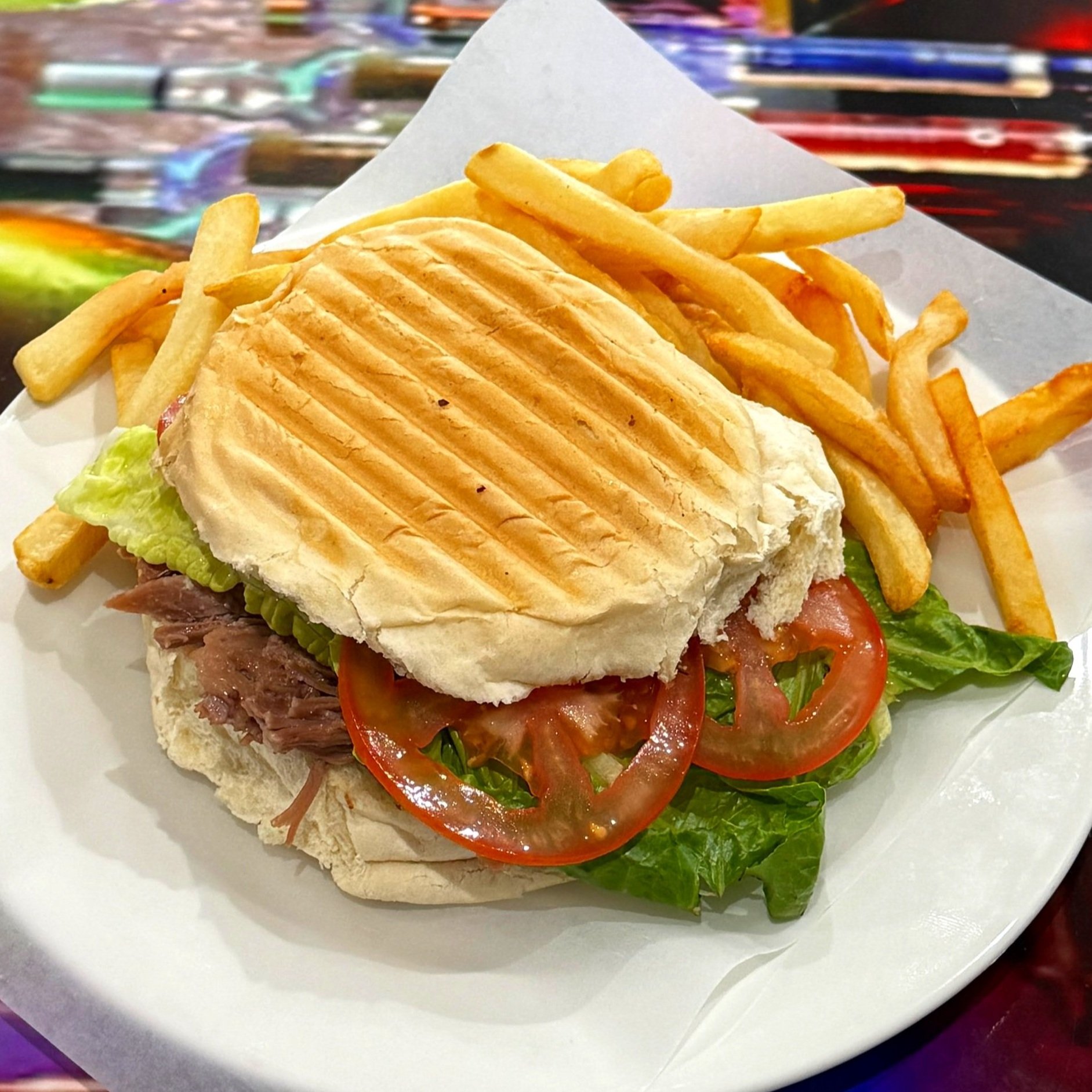 Pan con Carne Asada